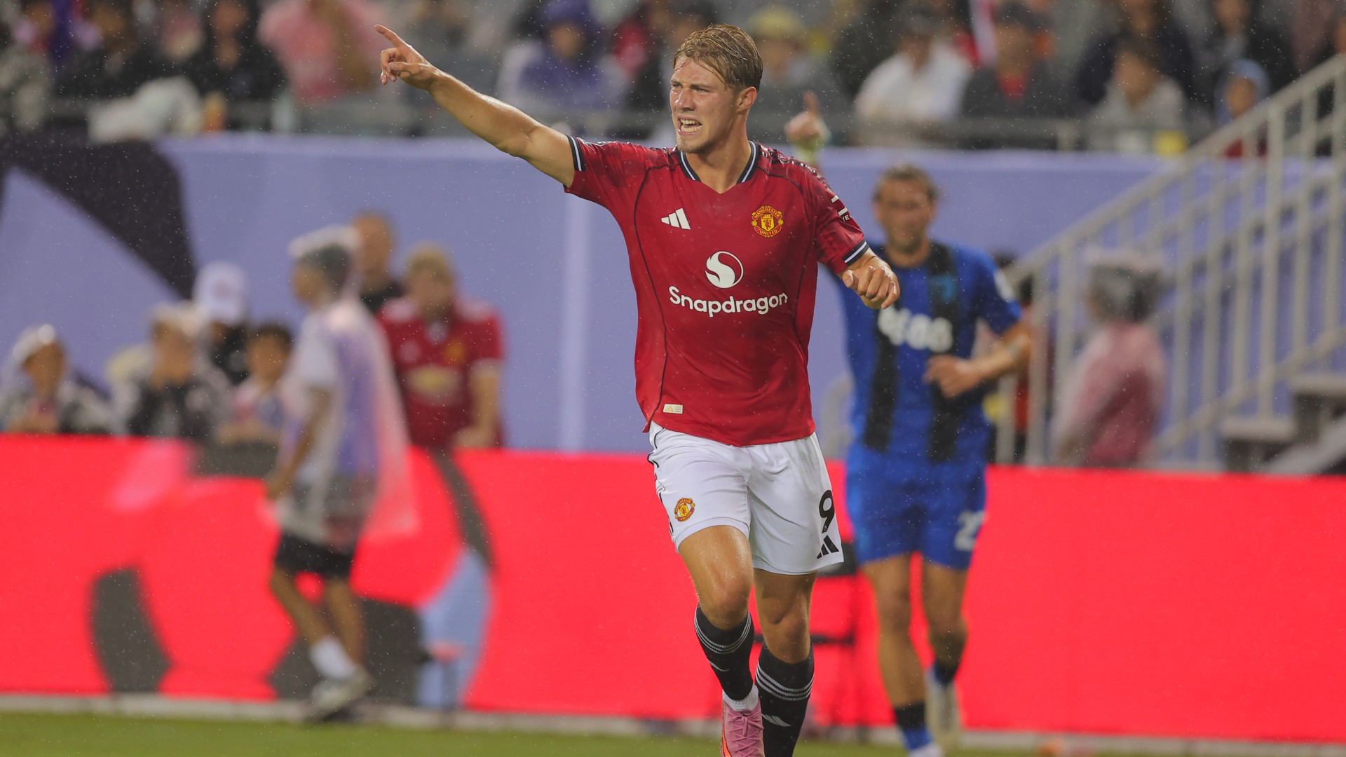 Hojlund to fight for Man Utd place