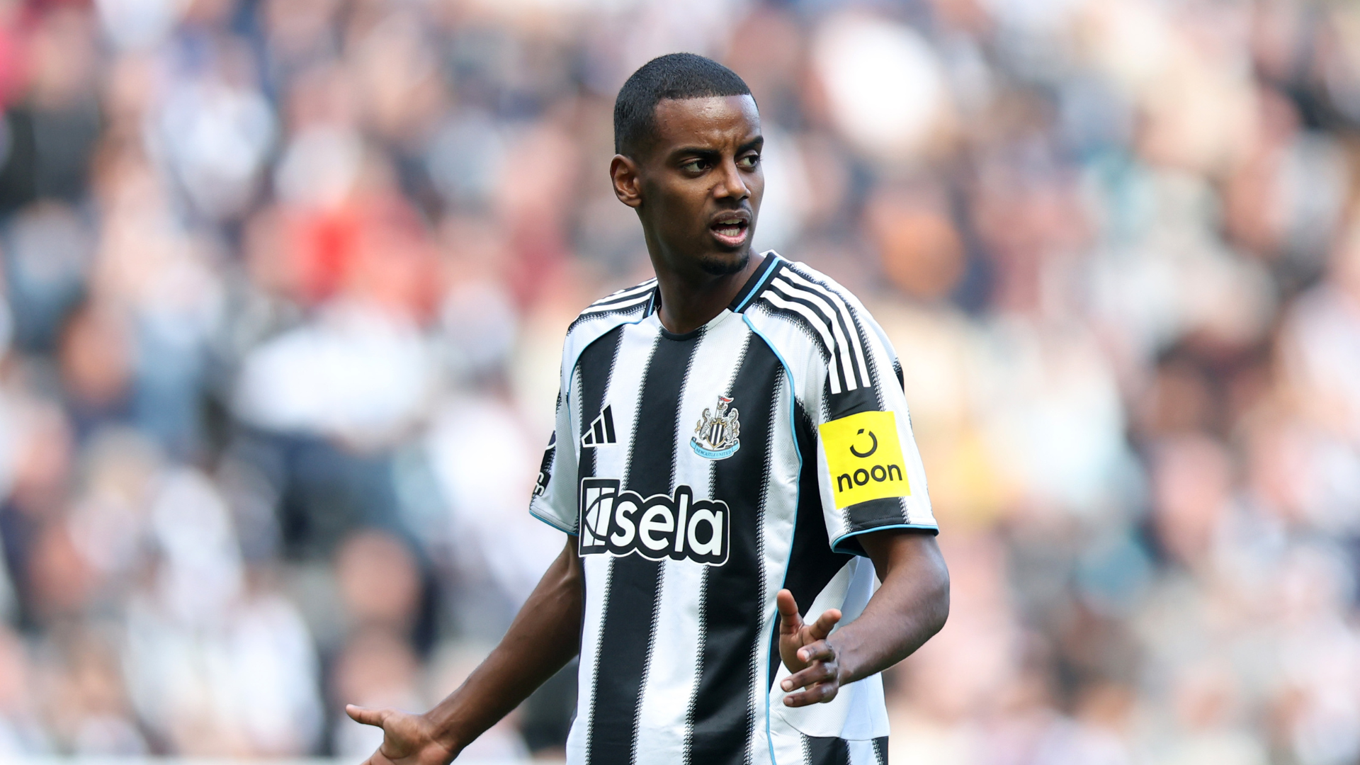 Carragher questions Isak transfer