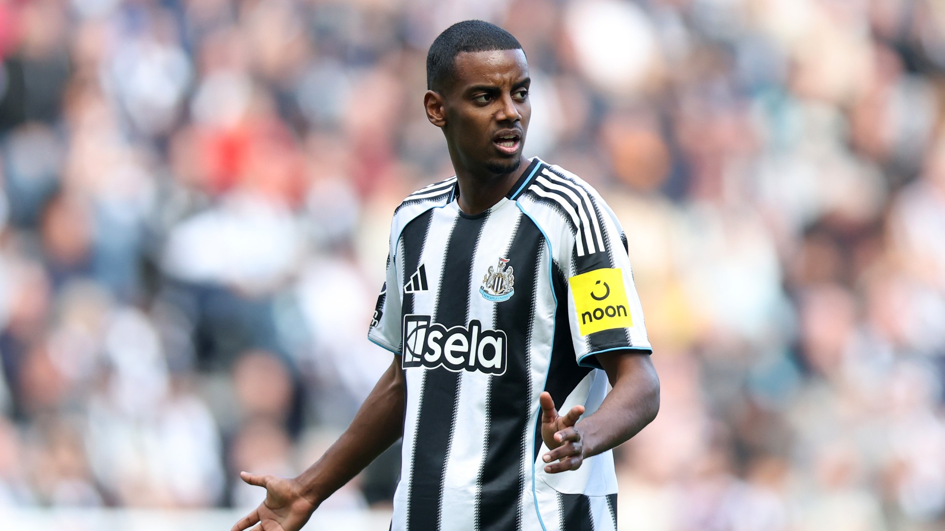 Howe: Isak speculation not healthy