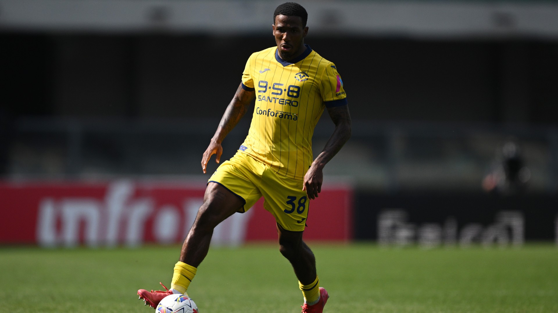 Wolves sign Tchatchoua