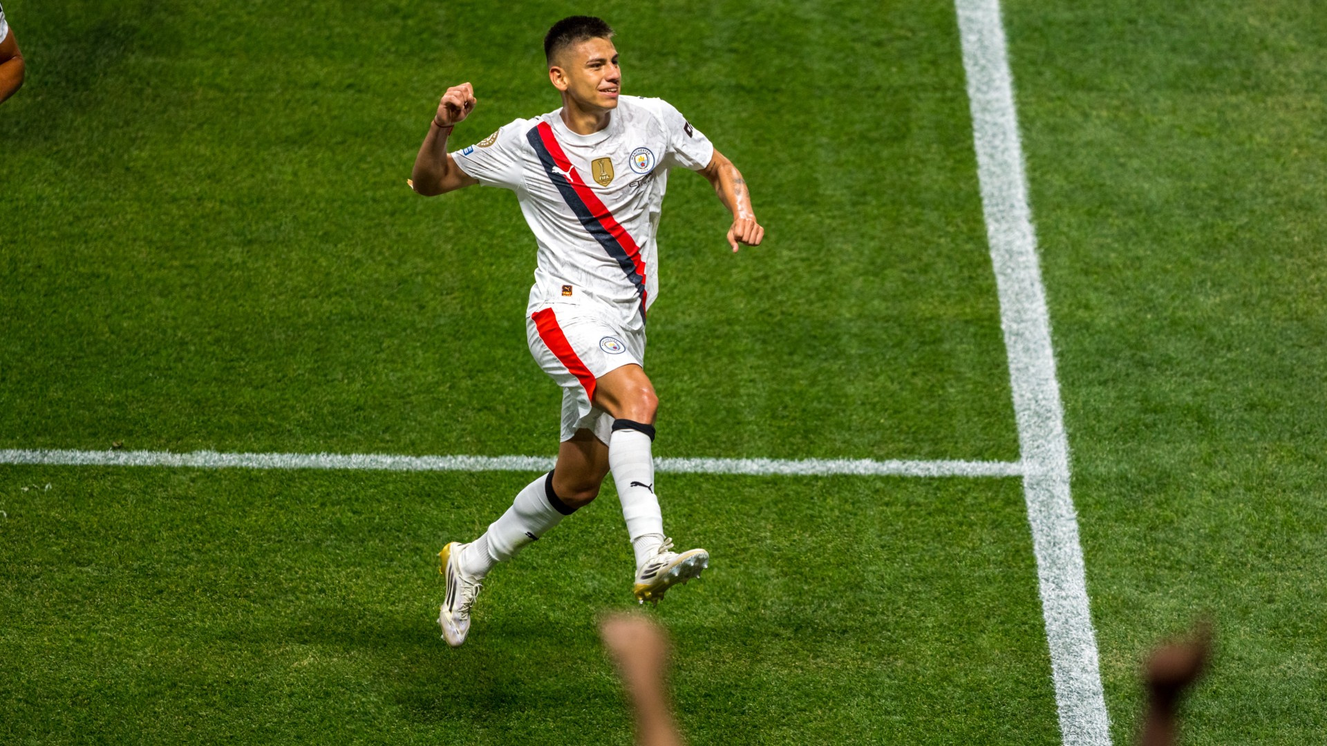 Leverkusen complete Echeverri loan