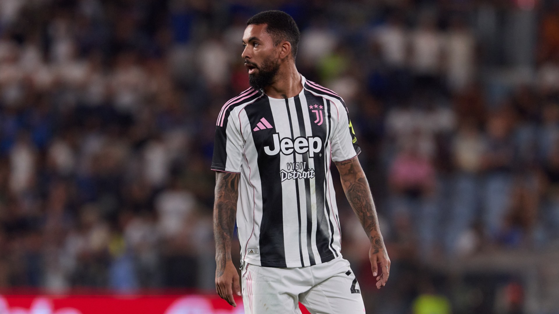 Forest complete Douglas Luiz loan