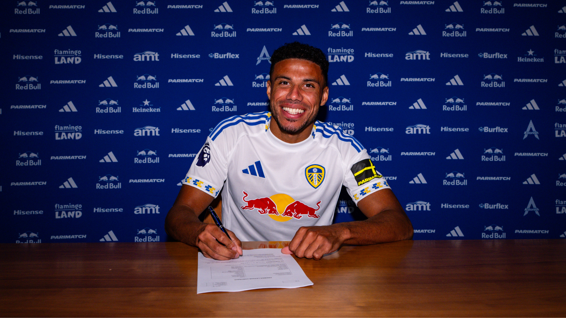 Justin completes Leeds transfer