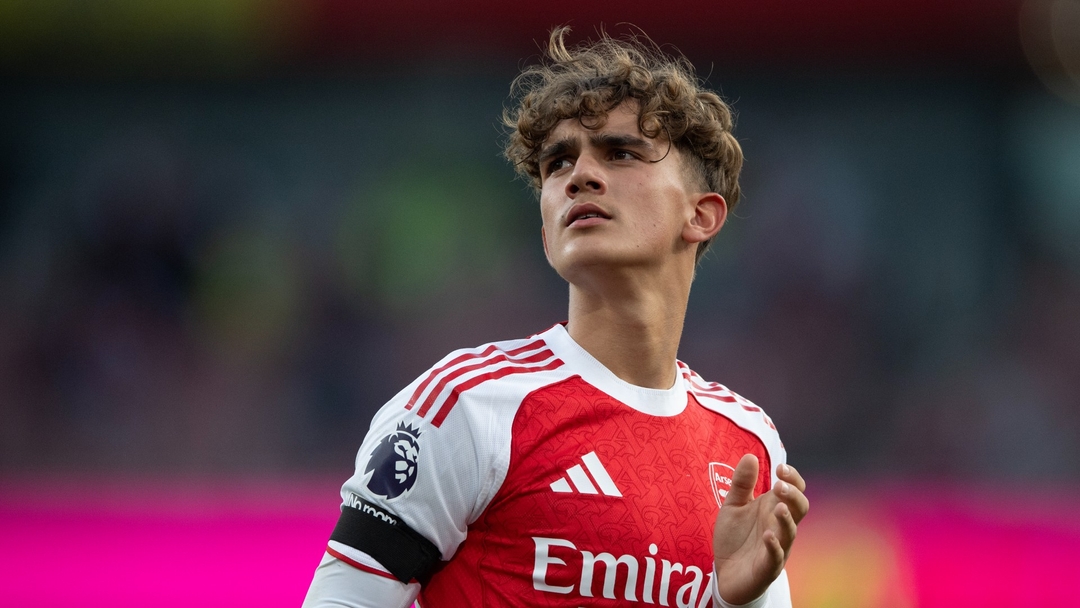 Max Dowman playing football for Arsenal.