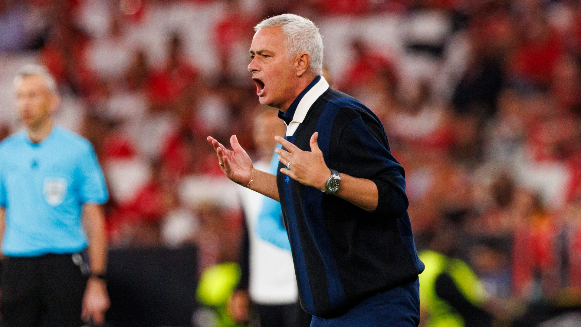 Mourinho leaves Fenerbahce