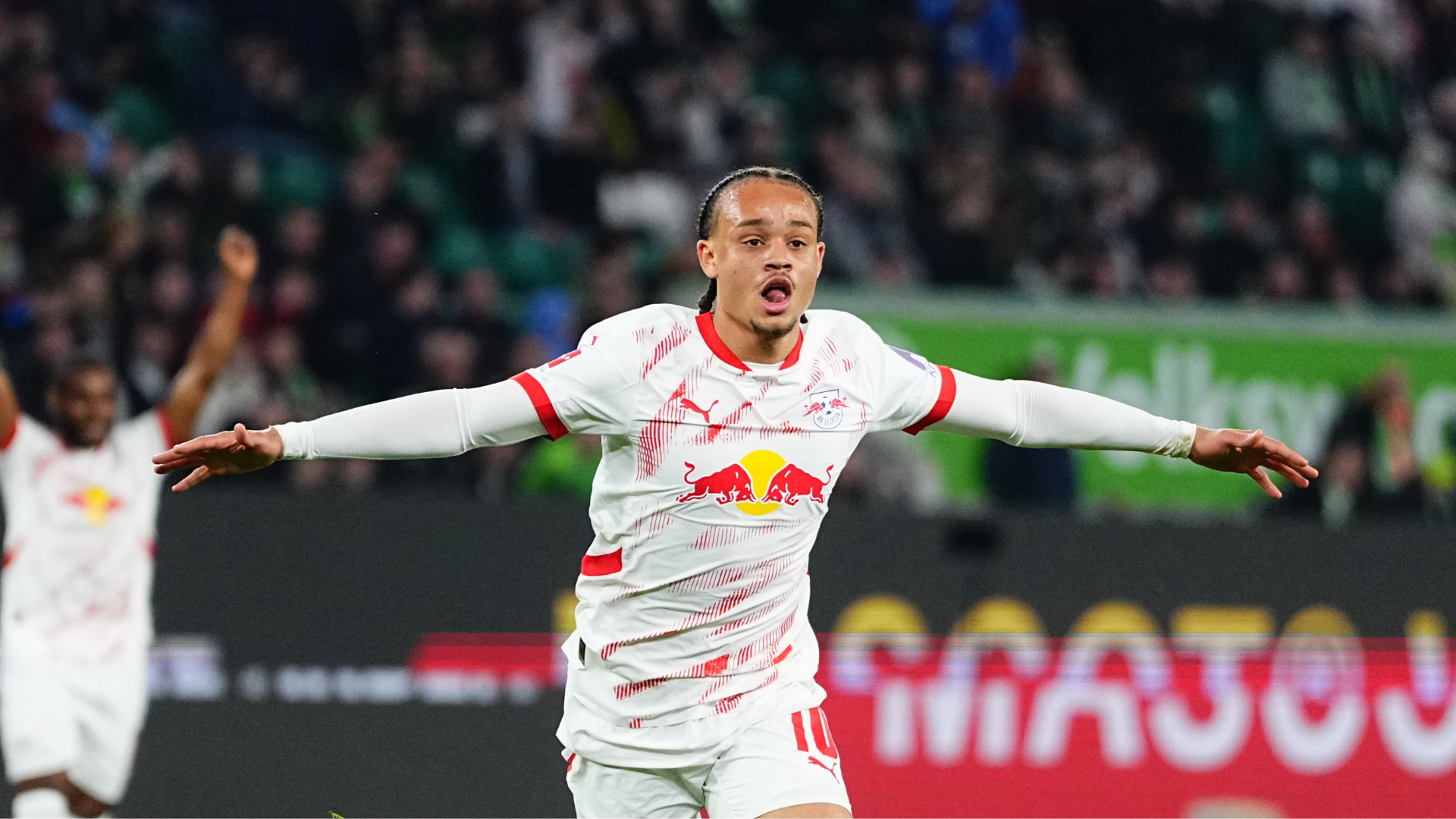 Simons completes Spurs switch