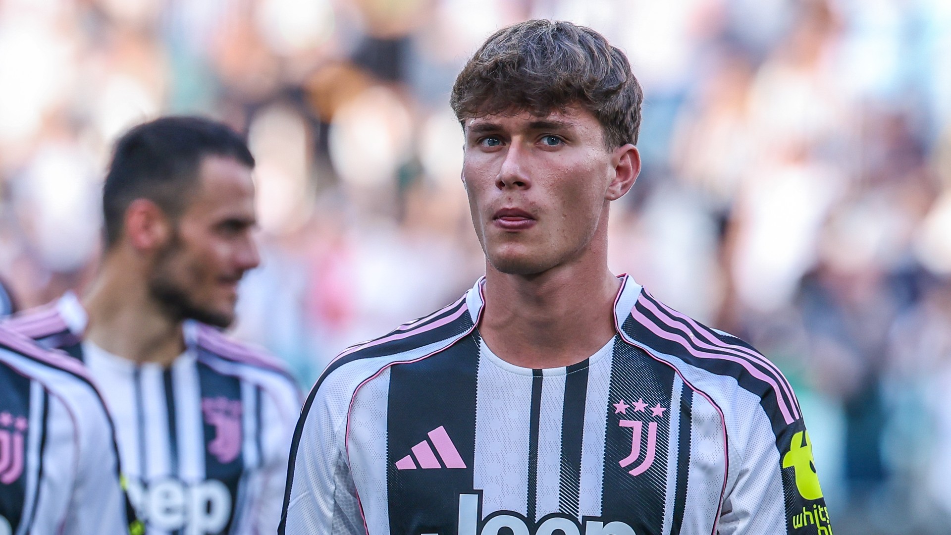 Savona signs for Forest