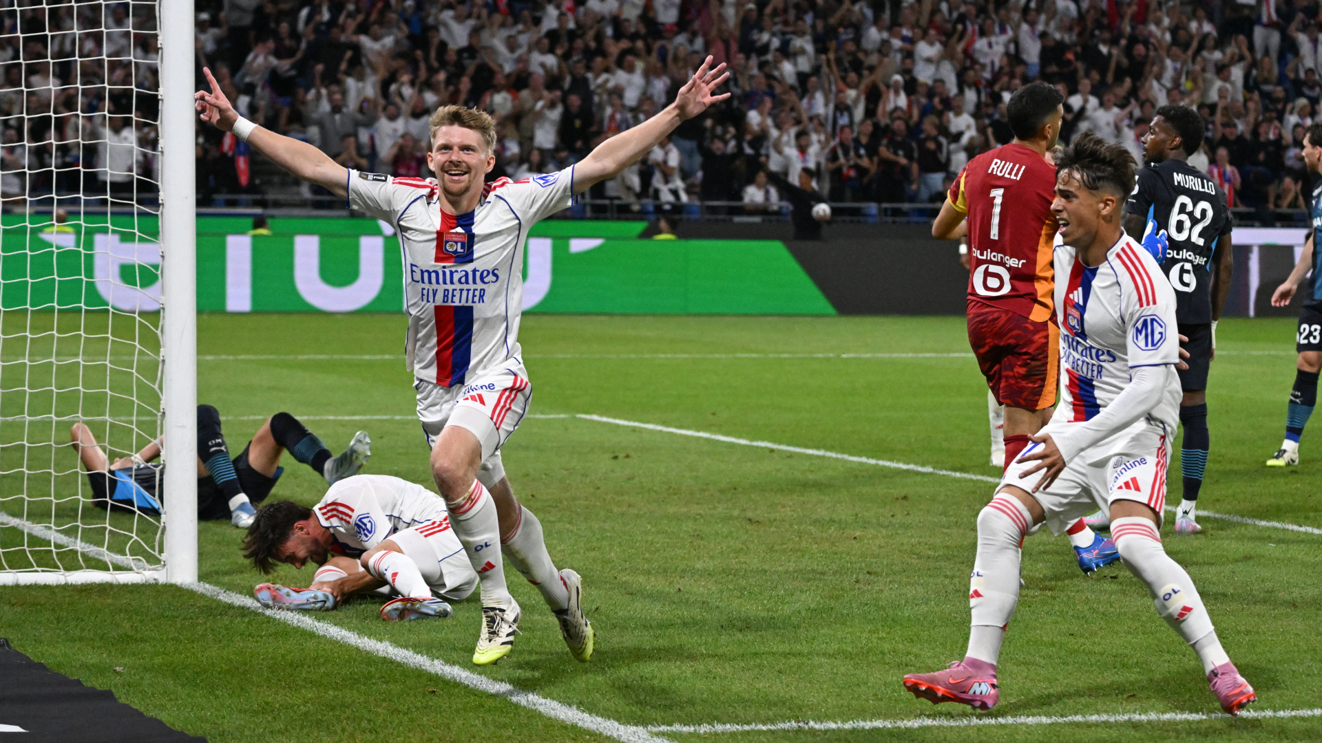Lyon earn late win over Marseile