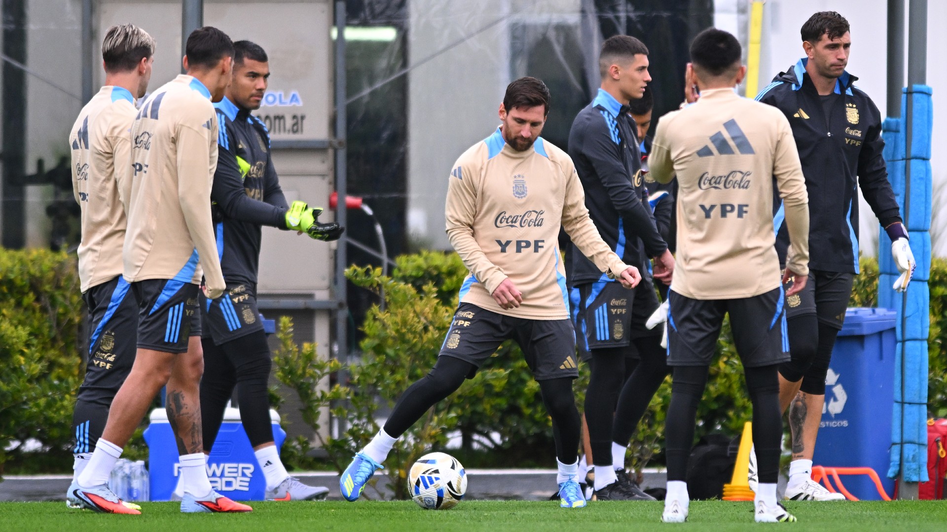 Messi has no heir, says Scaloni