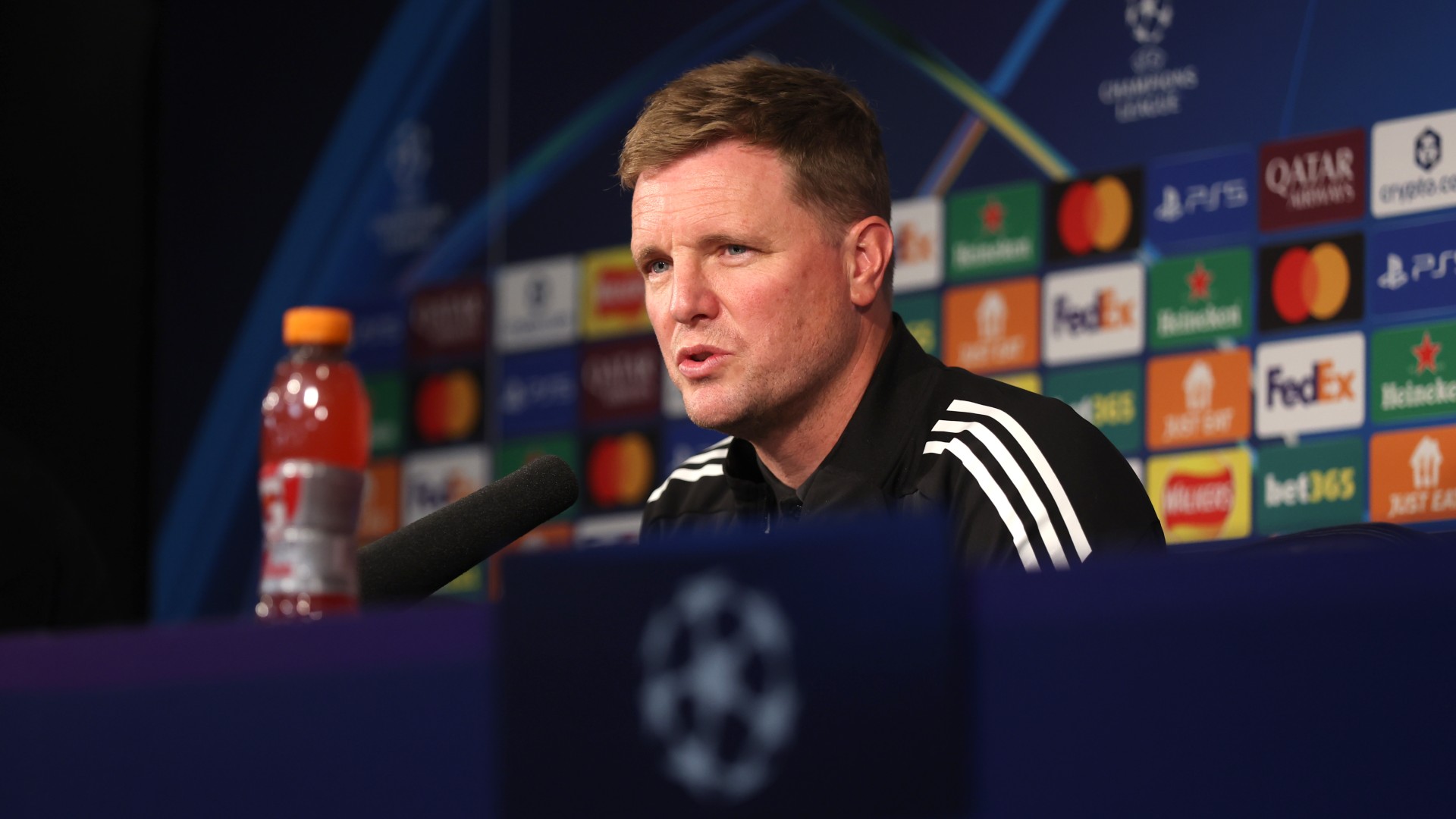 Howe ready for historic Barca match