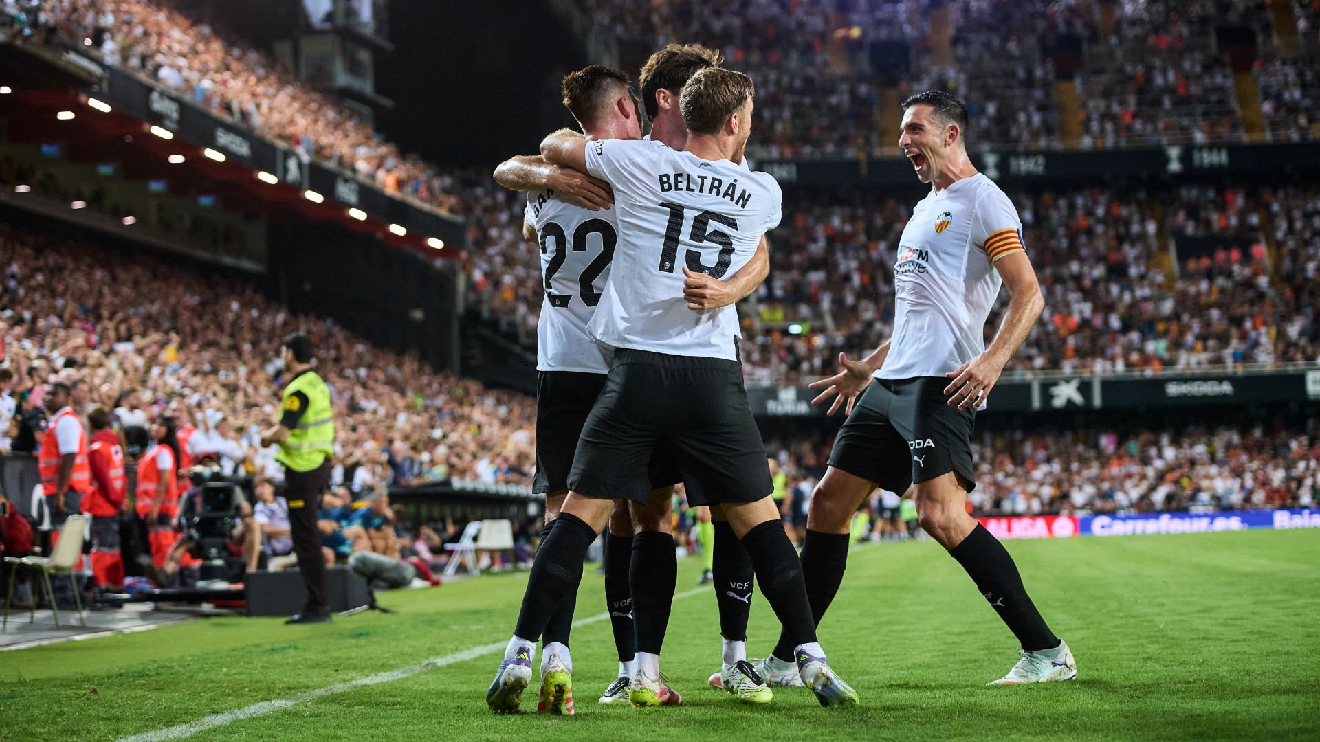 Valencia overcome 10-man Bilbao