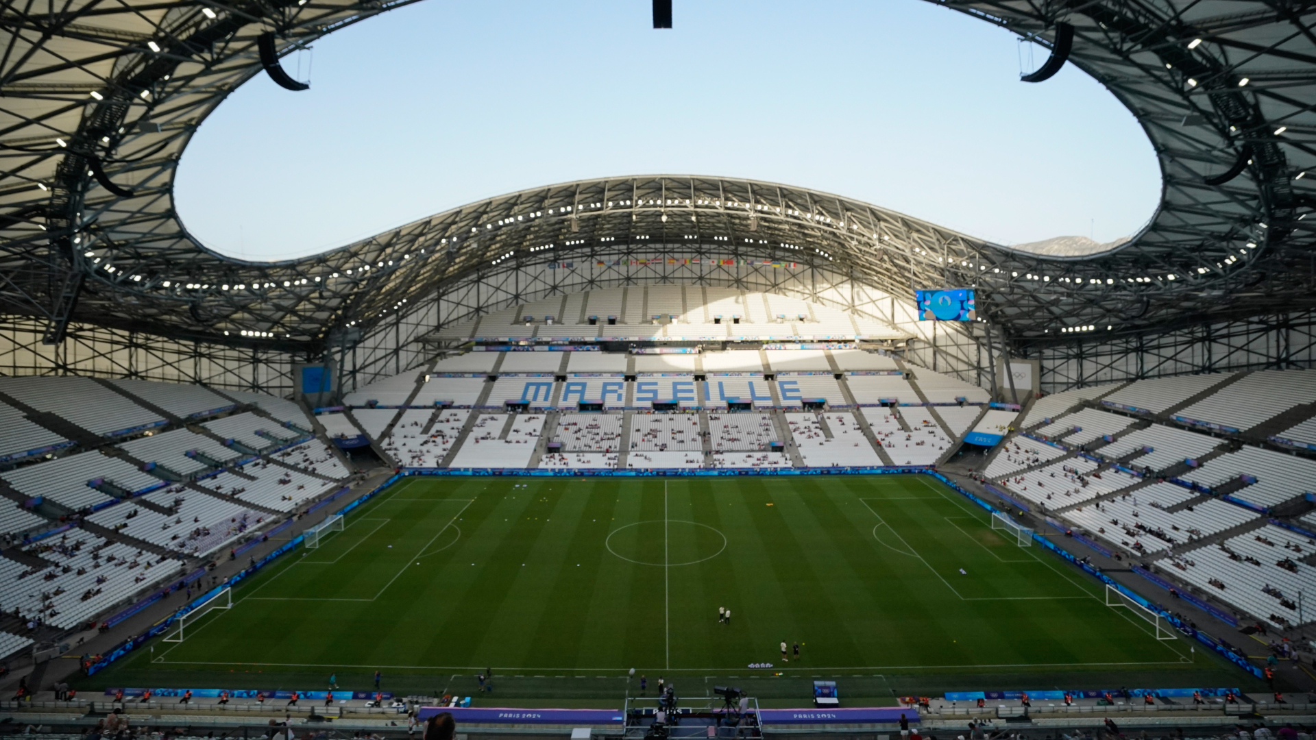 Marseille versus PSG pushed back