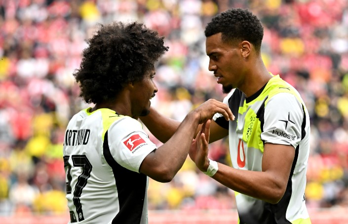 Bundesliga : Dortmund maintient la pression sur le Bayern Munich