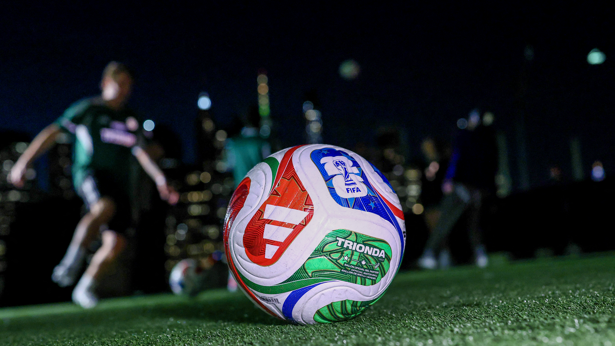 فيفا يكشف عن الكرة الرسمية لكأس العالم 2026