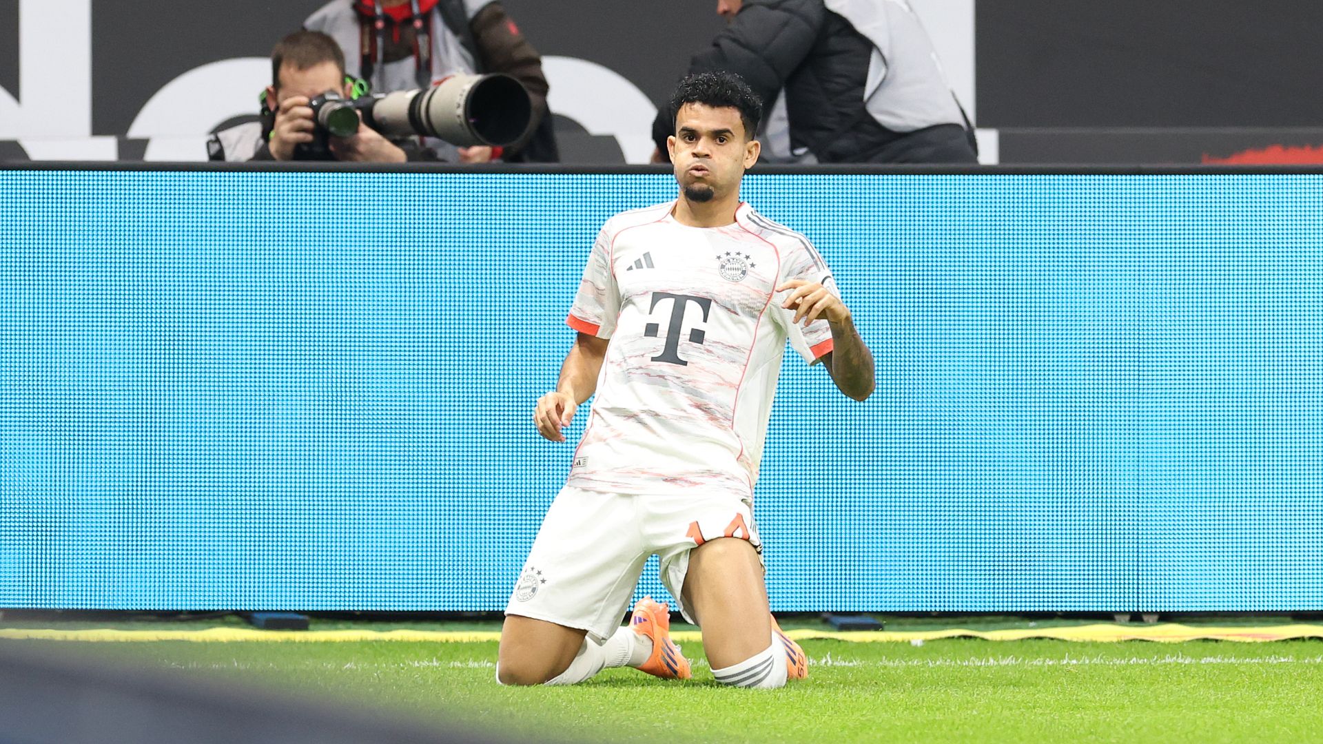 Kompany hails 'impressive' Diaz