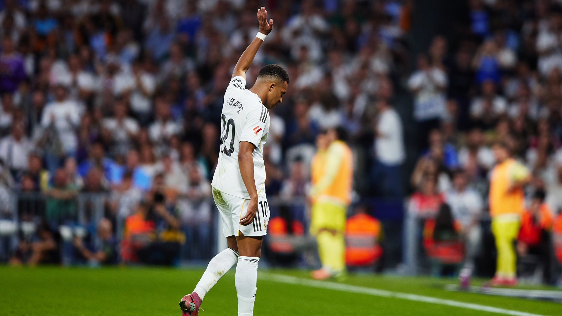 Mbappe sustains ankle problem