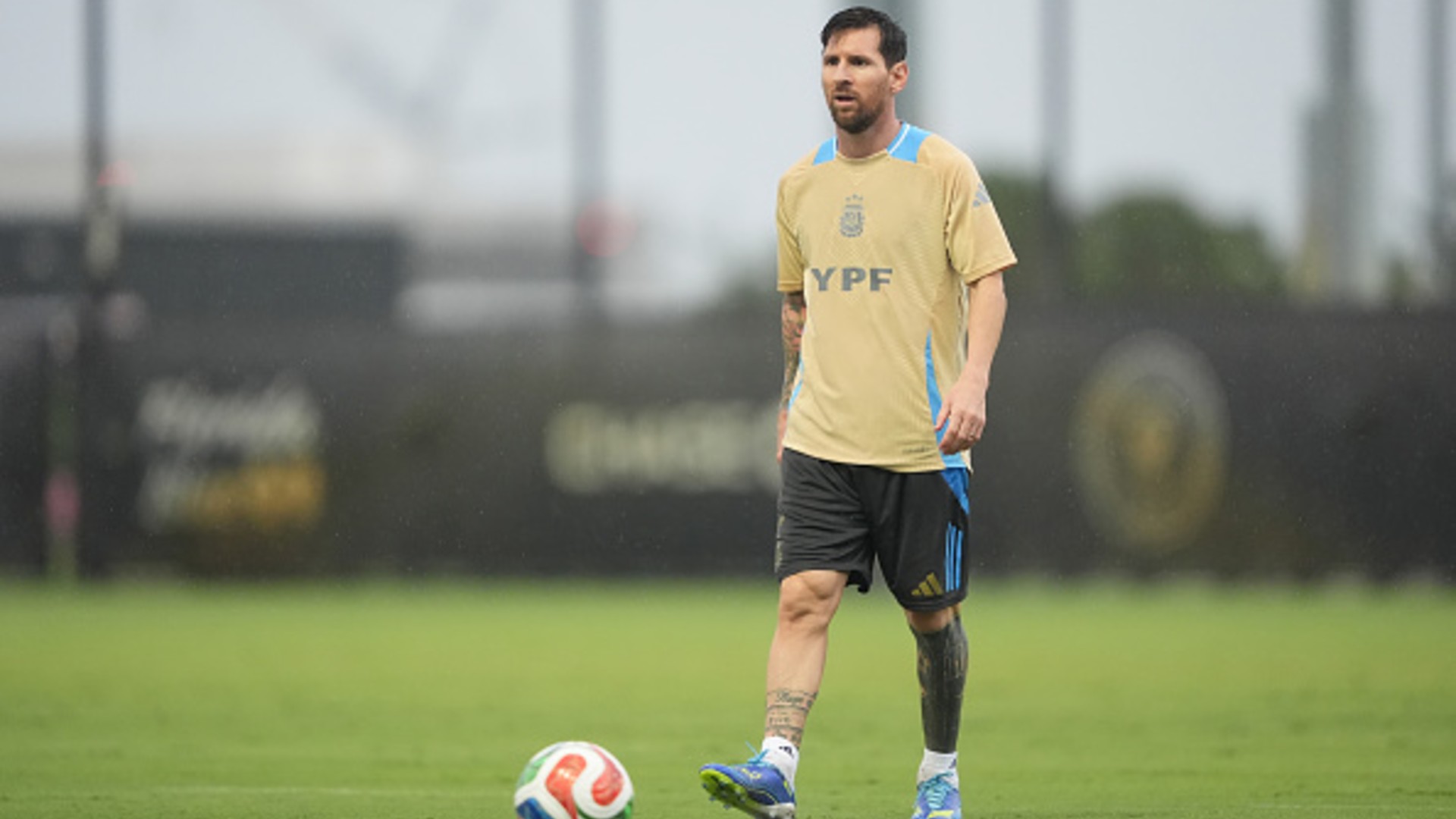 Scaloni reluctant to 'risk' Messi