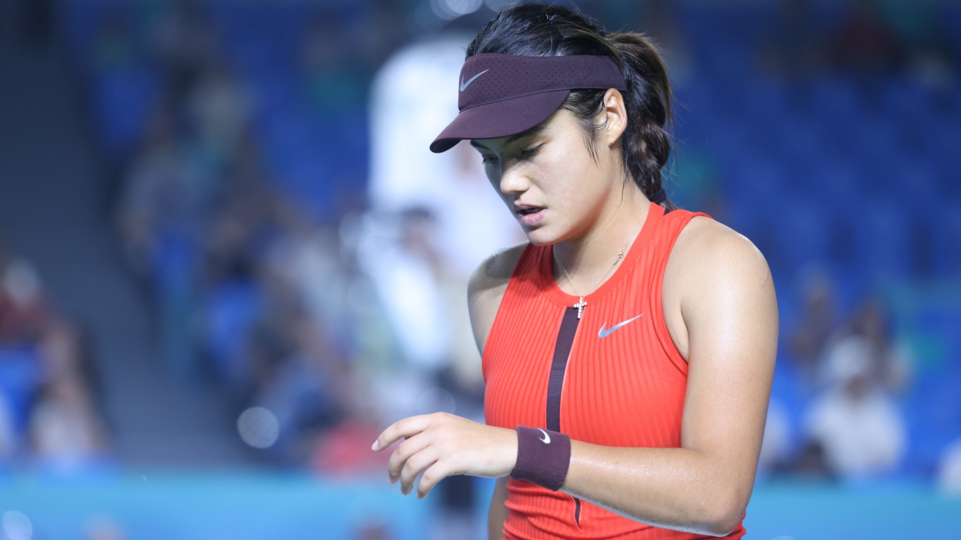 Raducanu extends Roig partnership