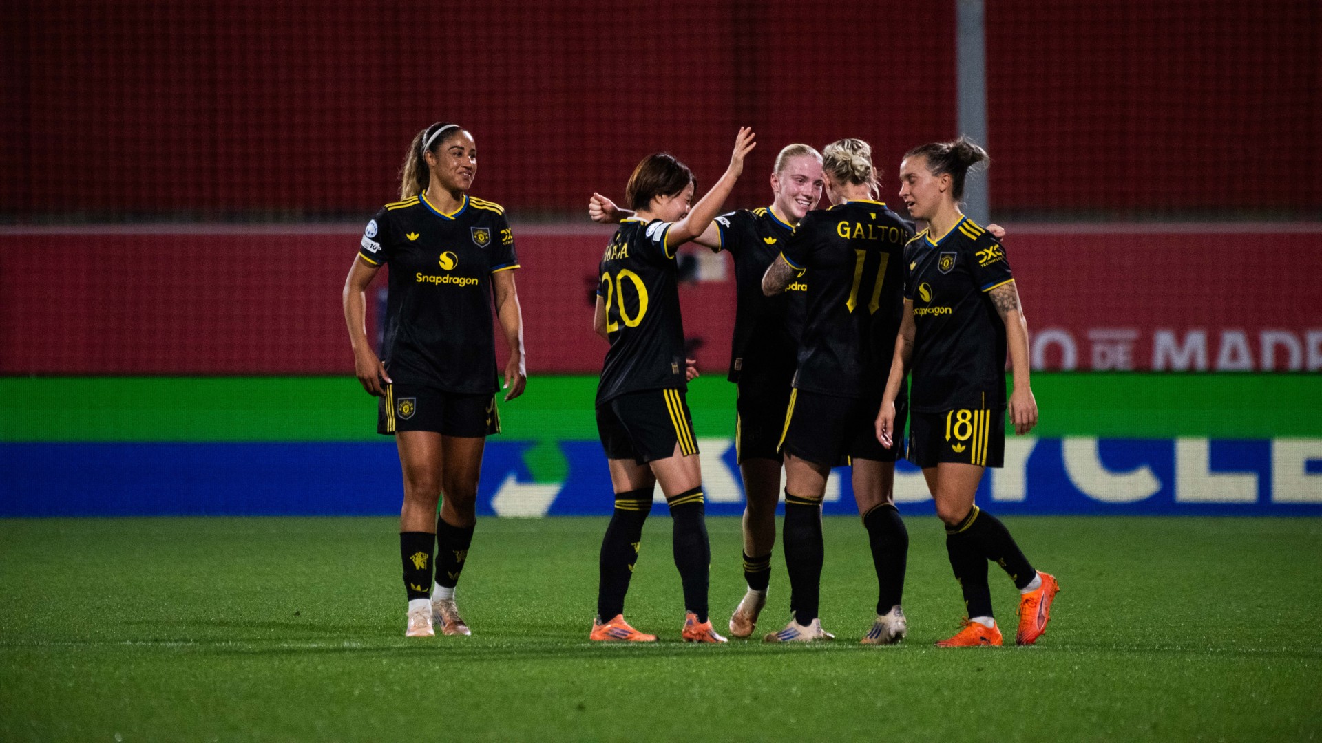 Skinner hails 'dangerous' Man Utd