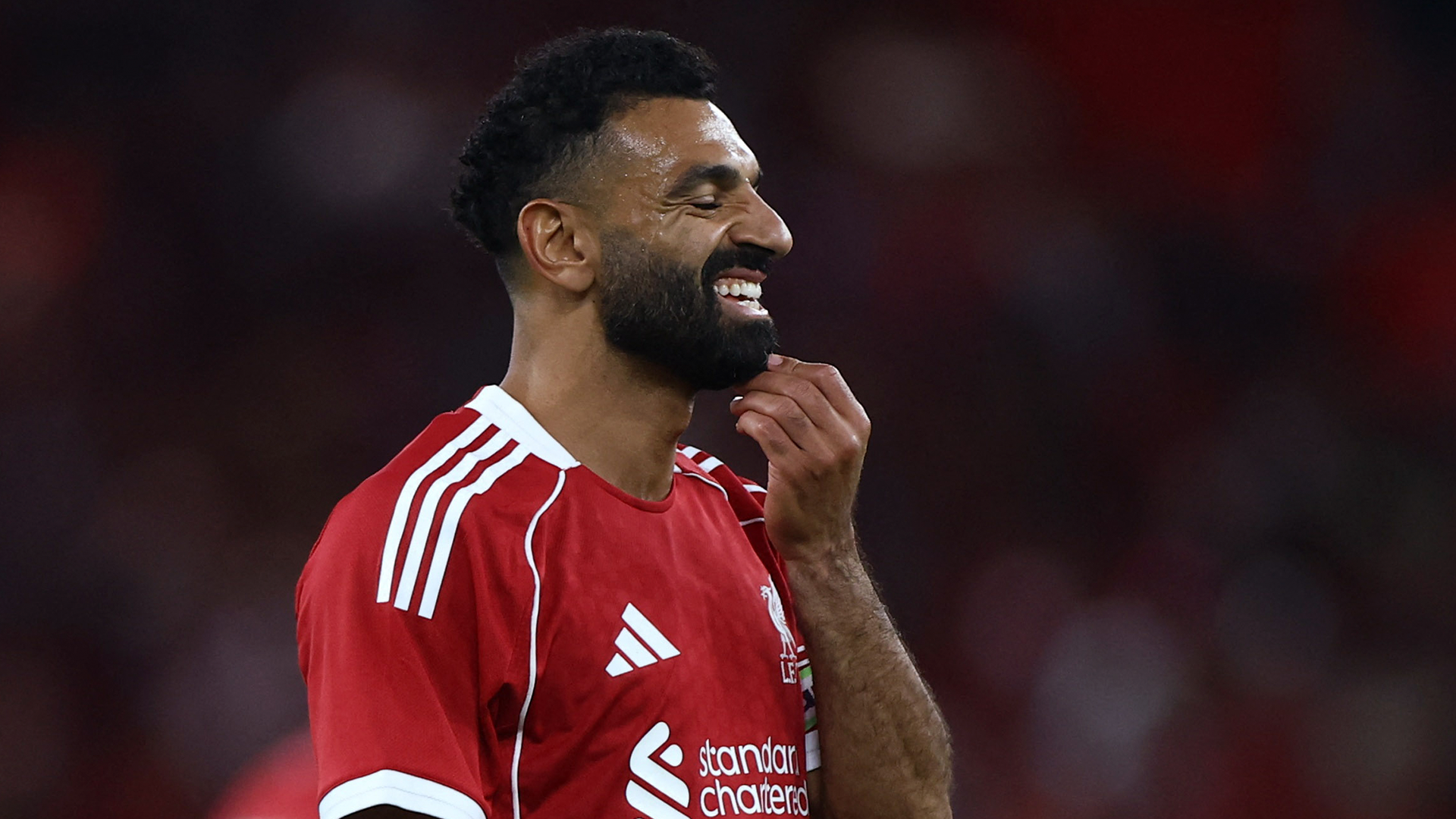 Mohamed Salah reacciona durante un partido con el Liverpool en la Premier League.