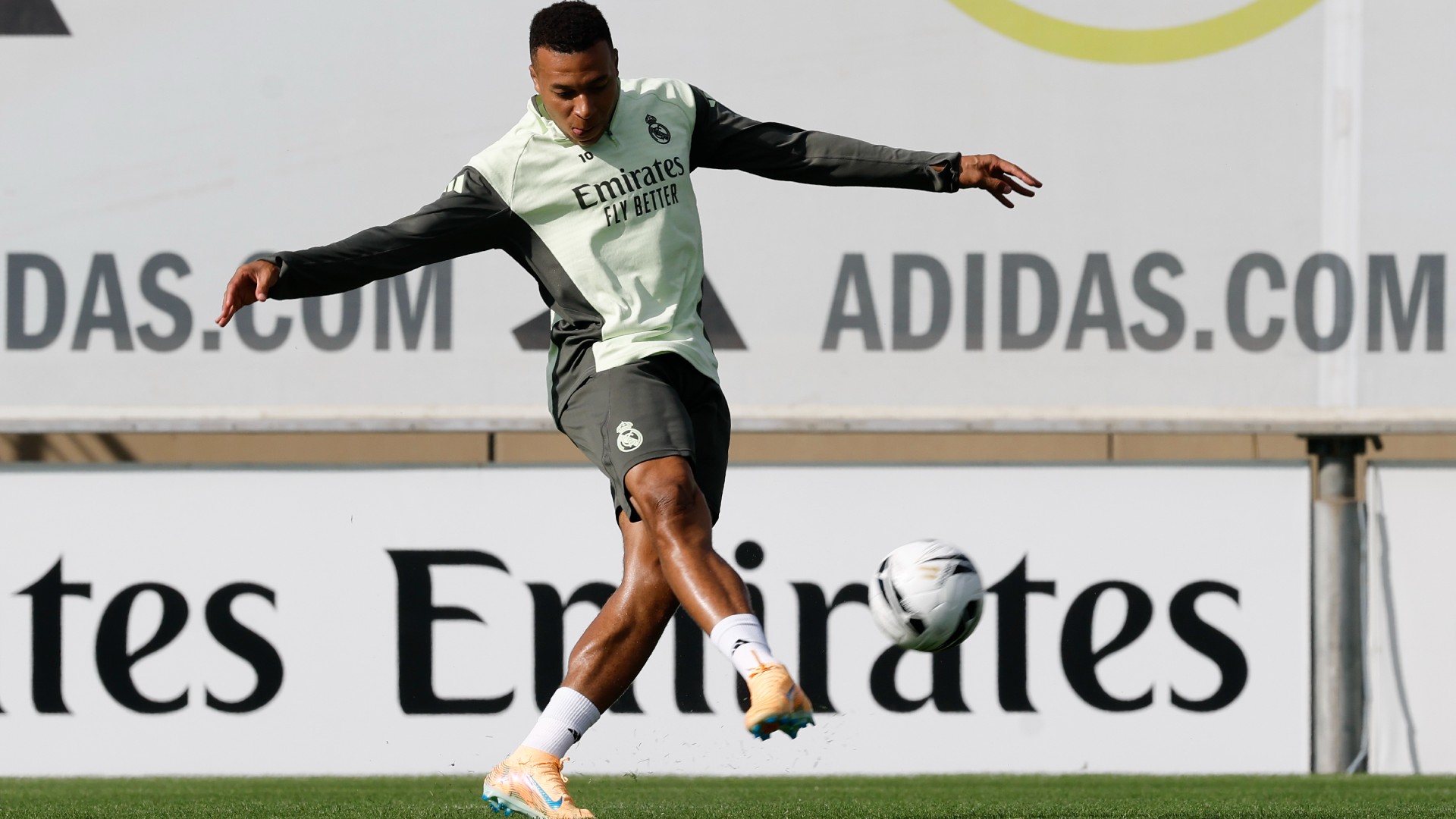Mbappe eyeing first Clasico win