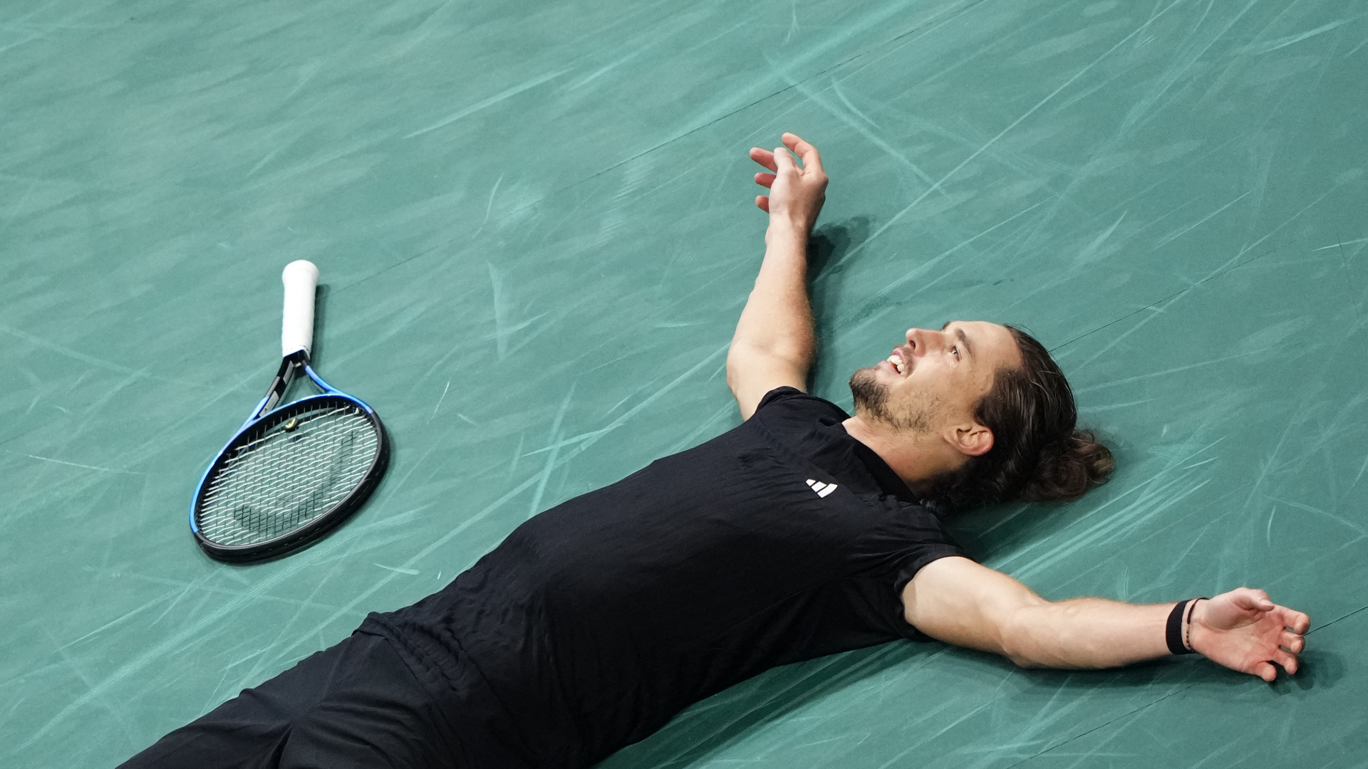 Zverev tees up Sinner semi-final