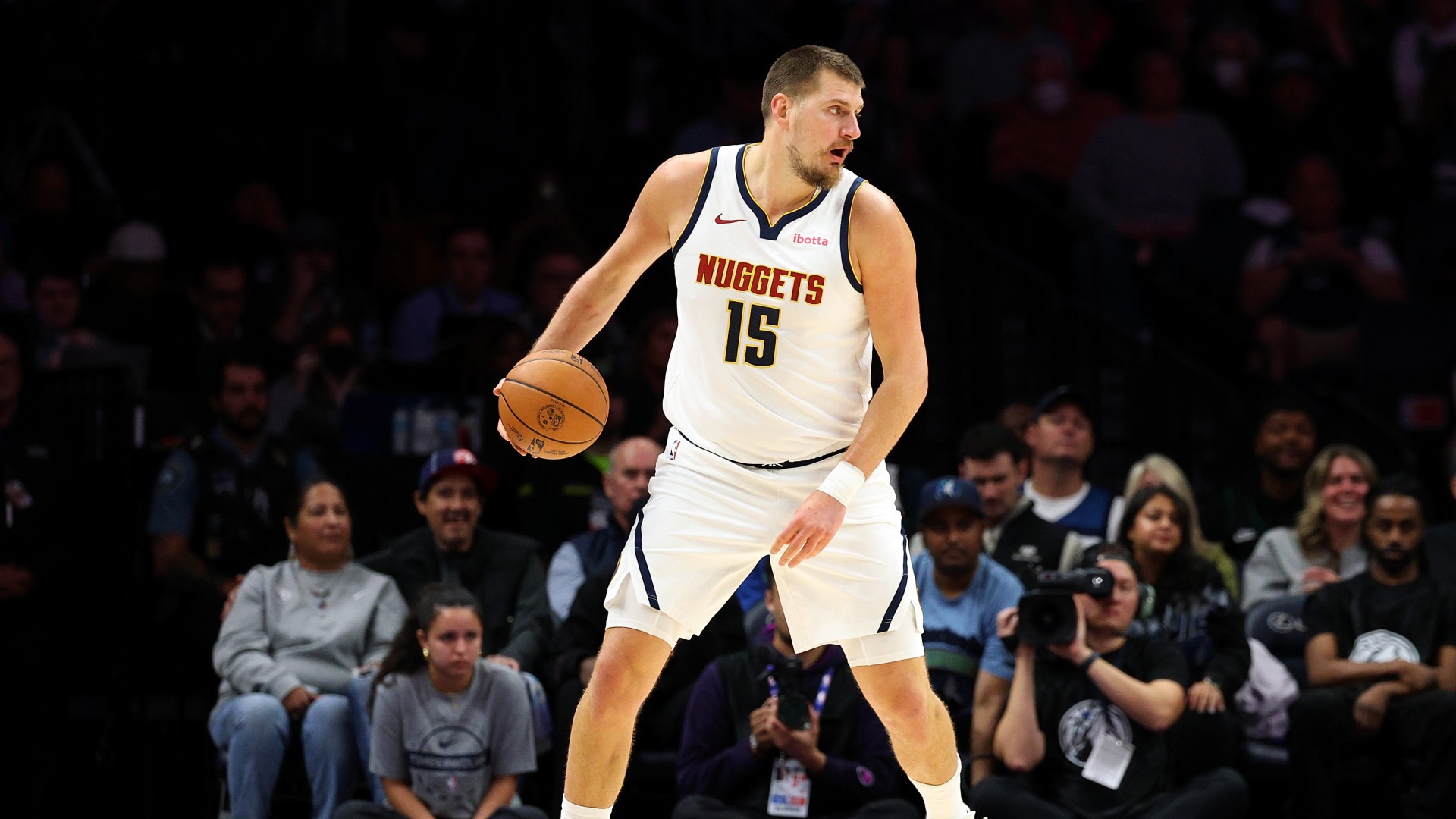 Jokic keeps Nuggets rolling