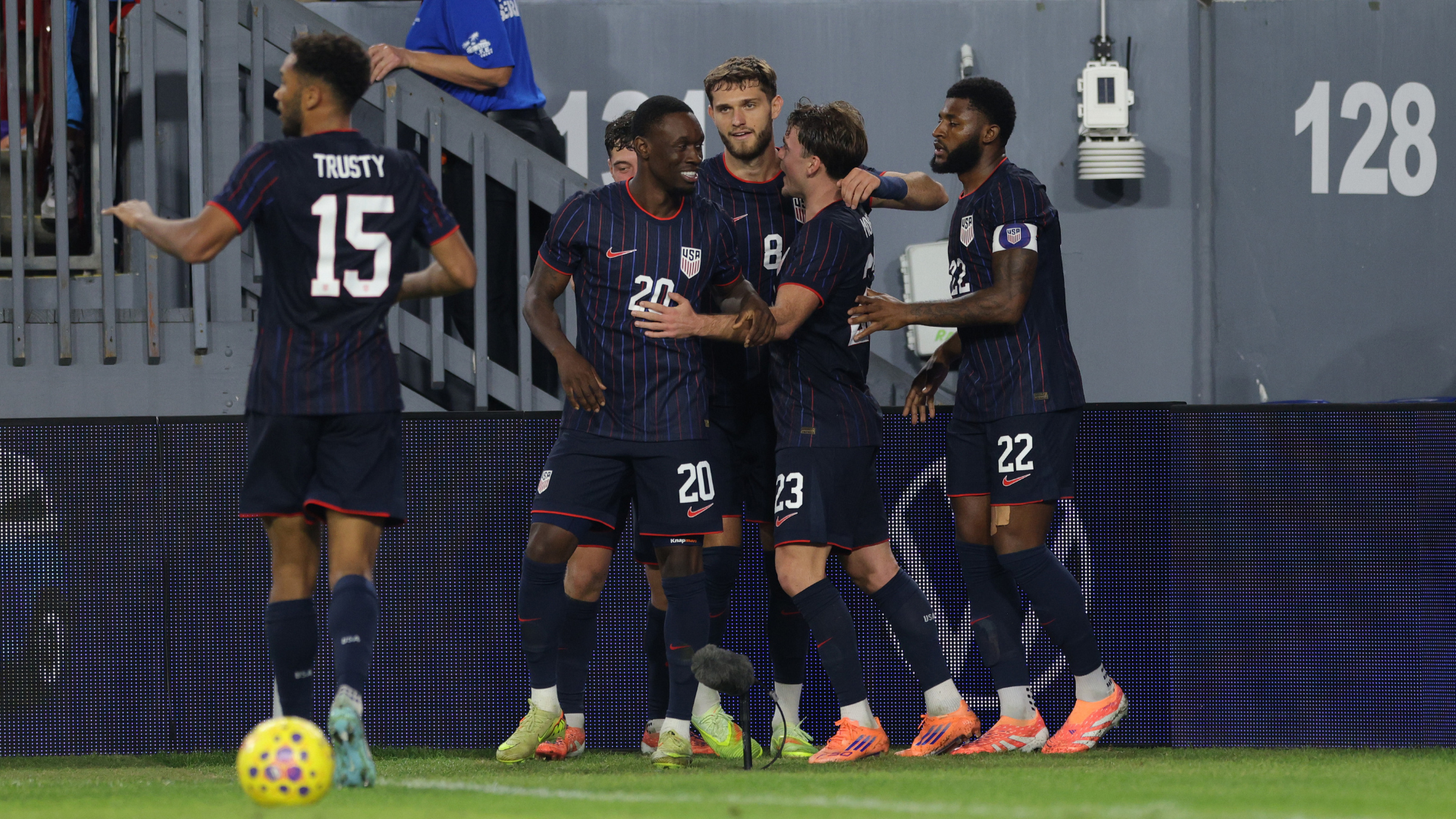 Report: USA 5-1 Uruguay