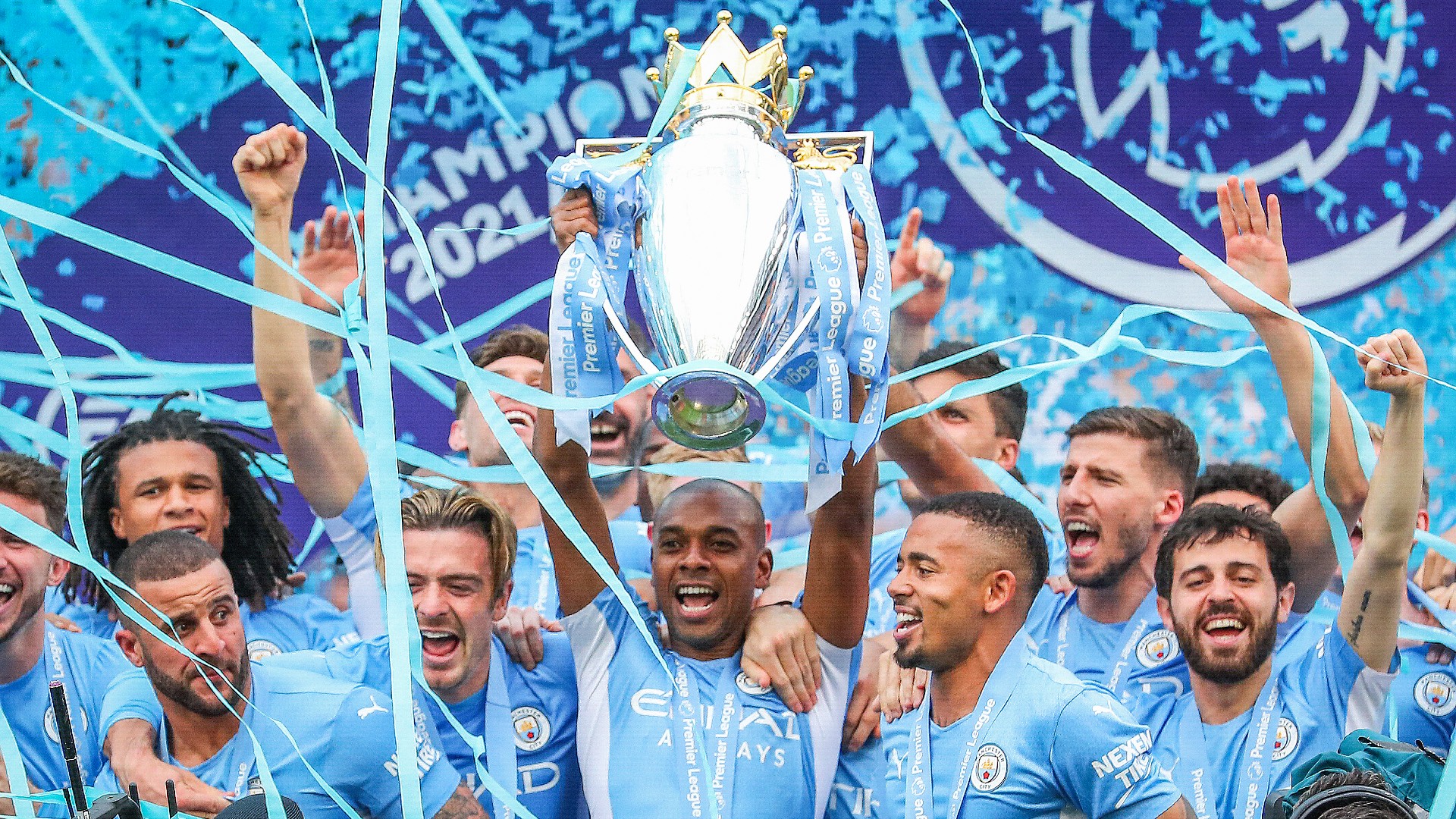 Fernandinho announces retirement