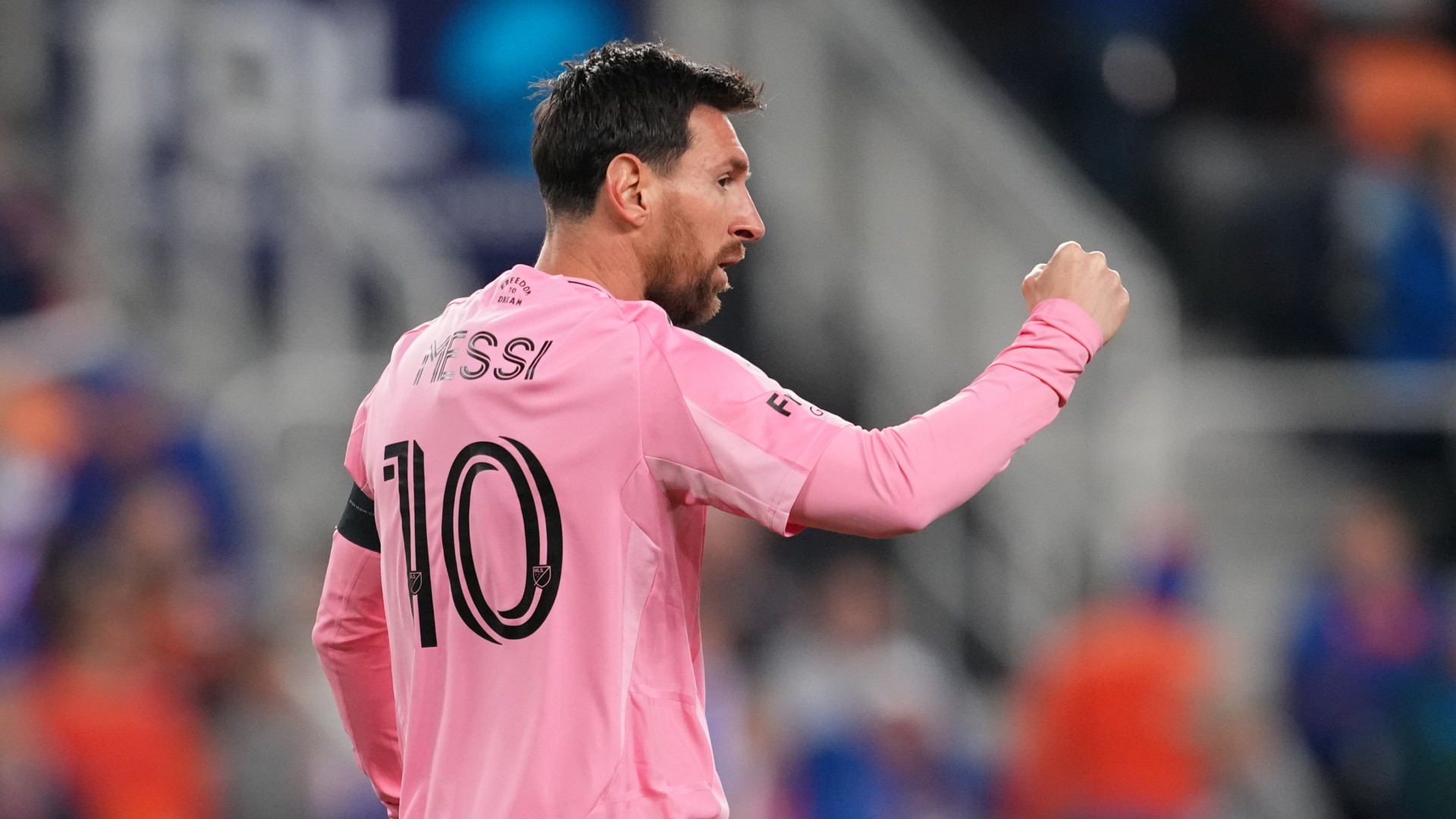 Mascherano lauds 'incredible' Messi