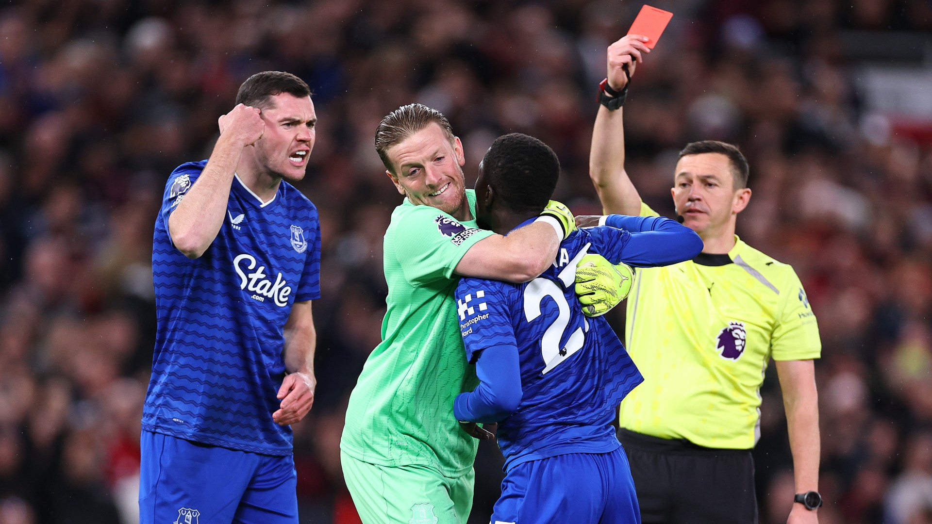 Moyes defends Gueye red card