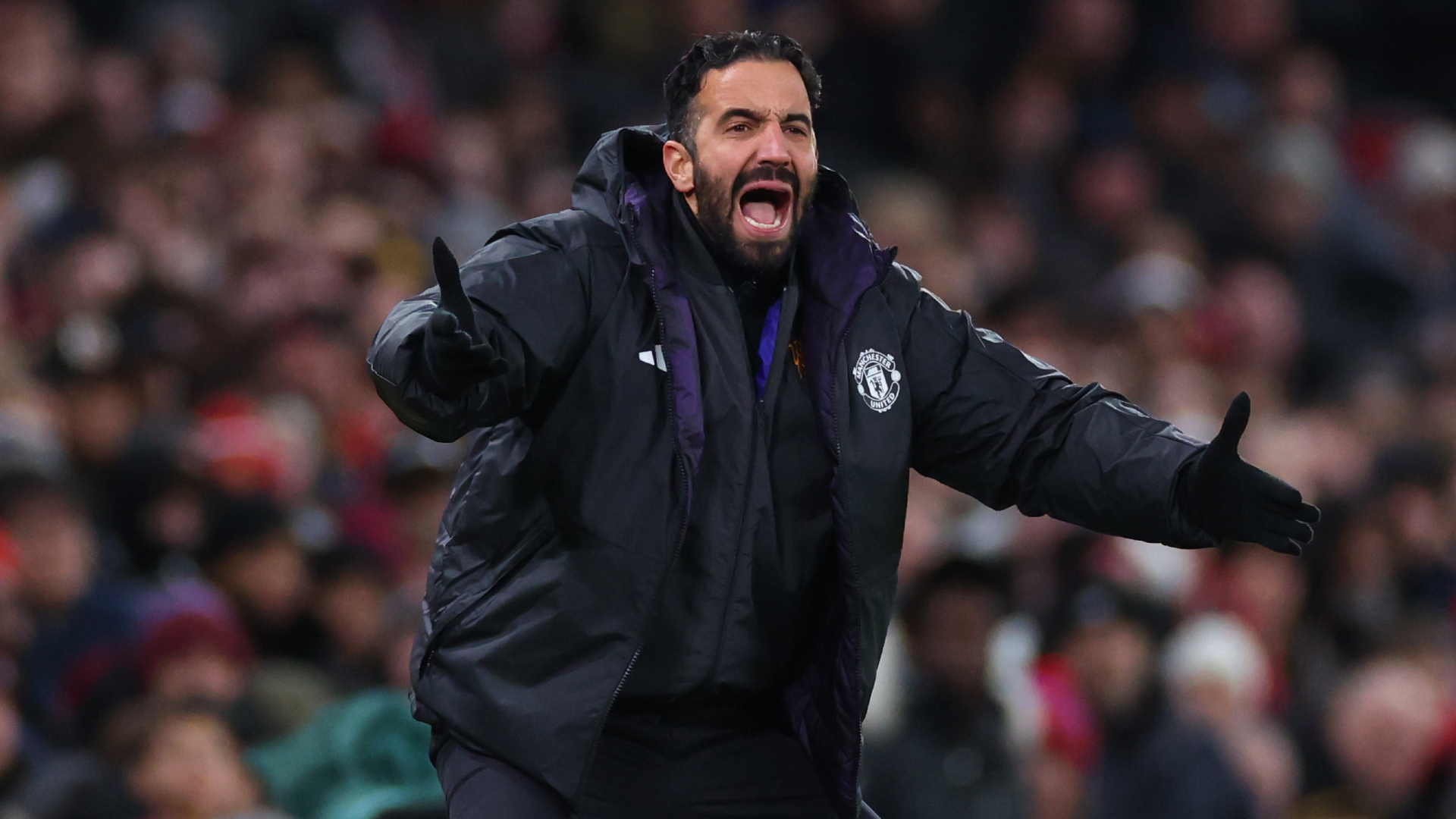 Neville slams 'complacent' Man Utd