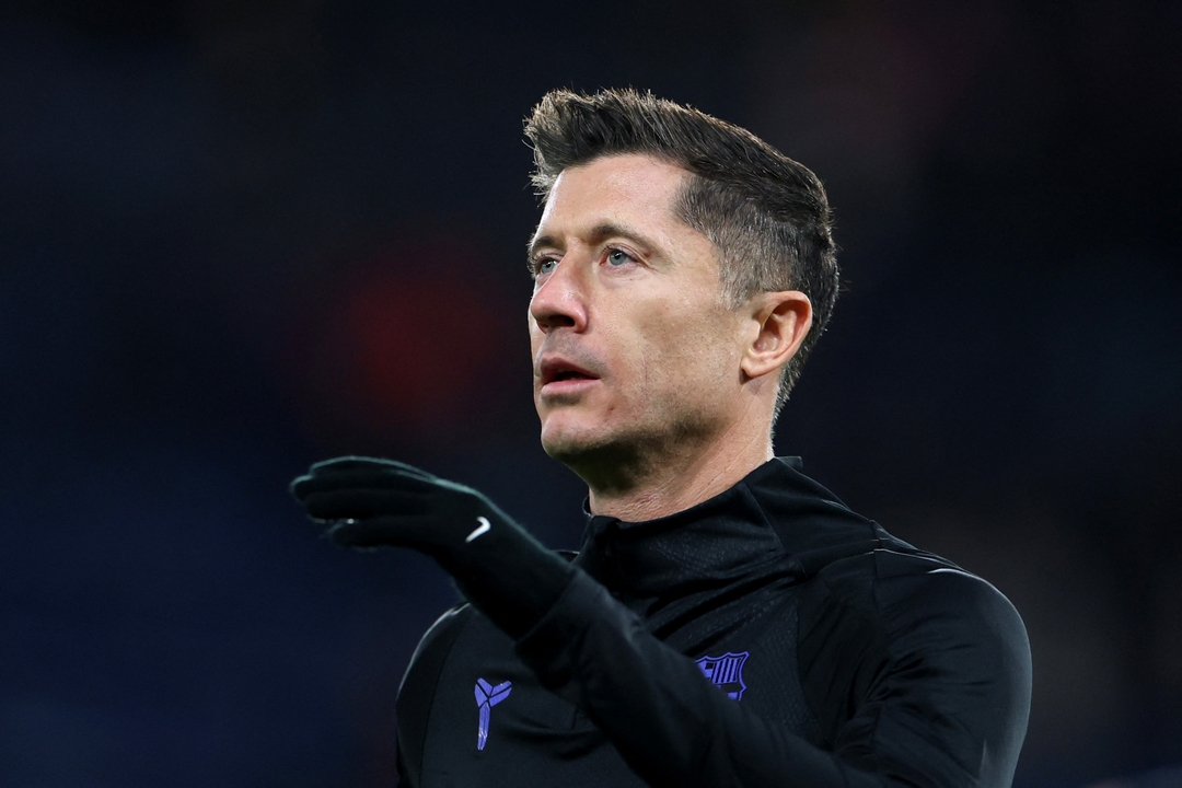 Renewal or Departure? Robert Lewandowski Takes the First Step Toward ...