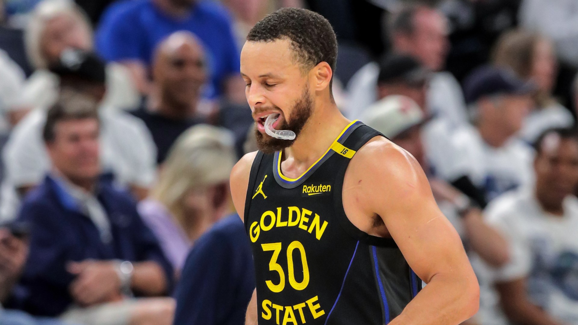 Warriors' Curry out at least a week