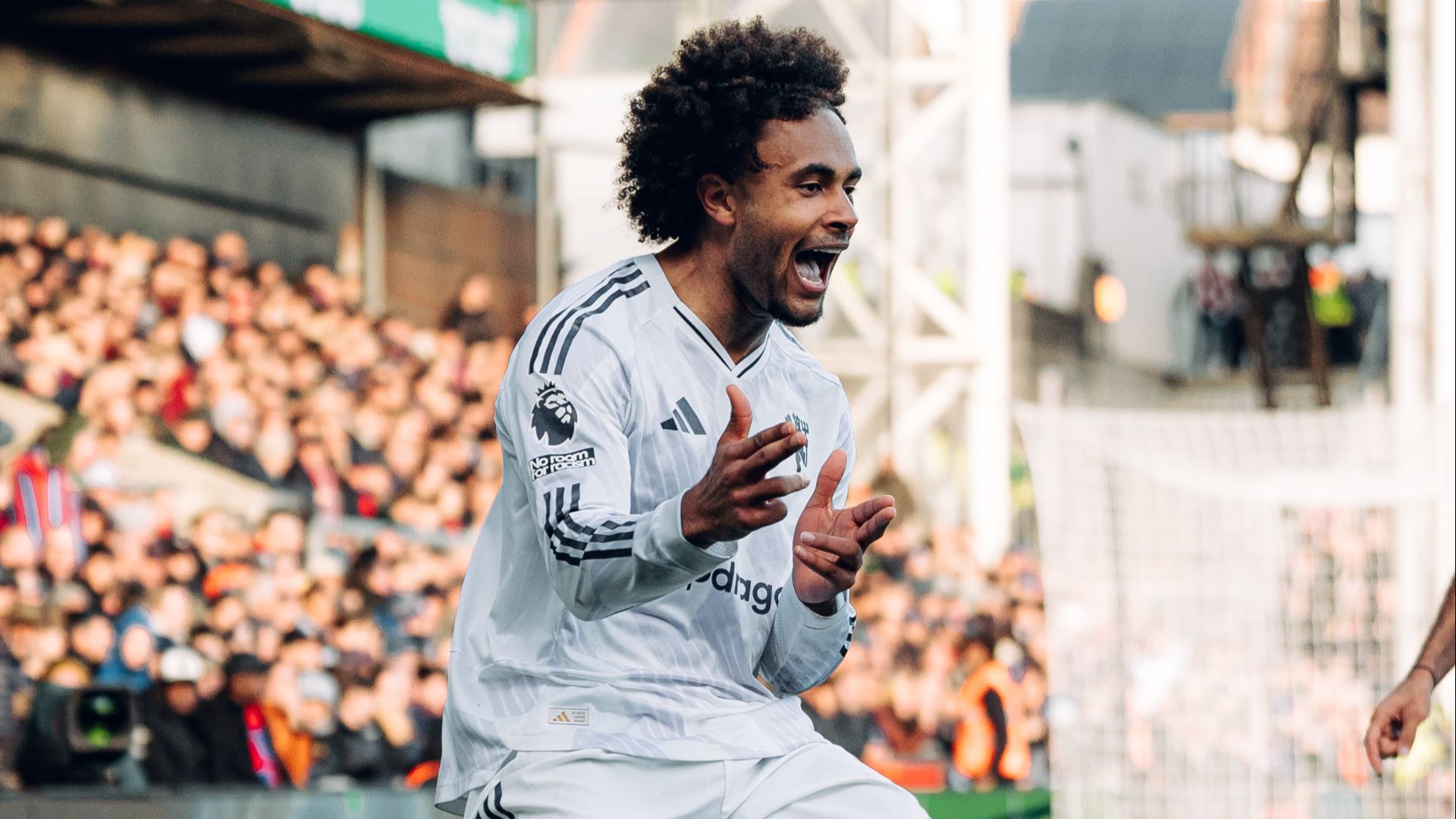 Amorim hails Zirkzee 'influence'