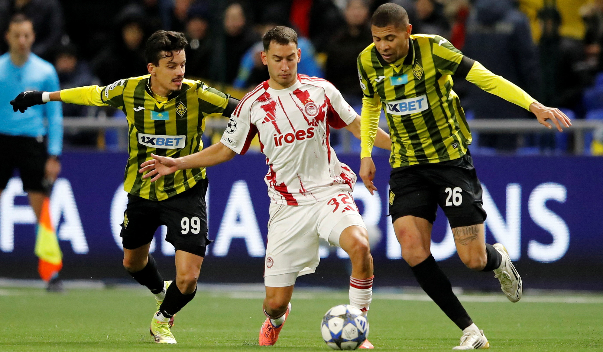 أولمبياكوس ينتصر خارج ملعبه على مستضيفه كيرات