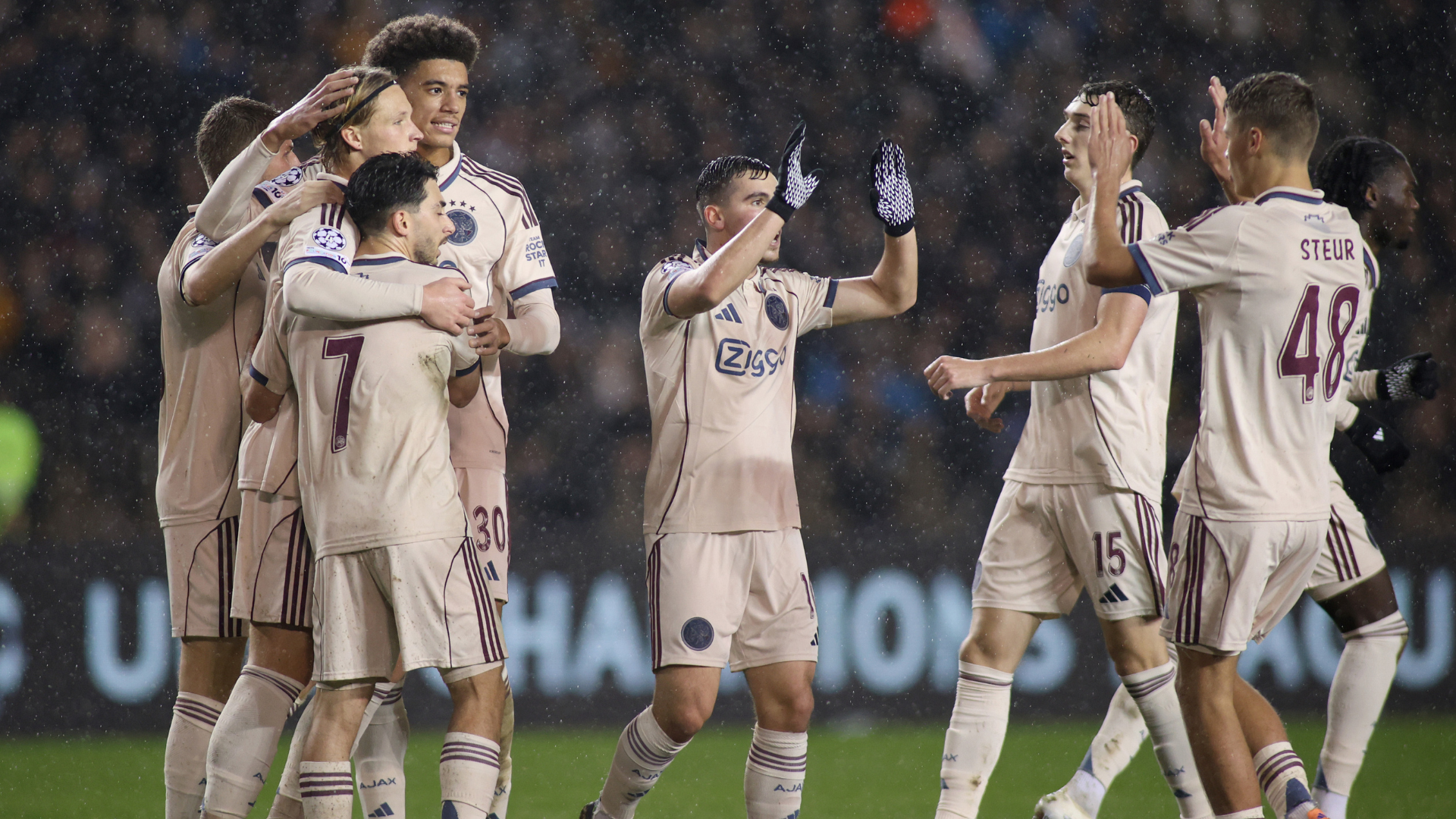 Report: Qarabag 2-4 Ajax