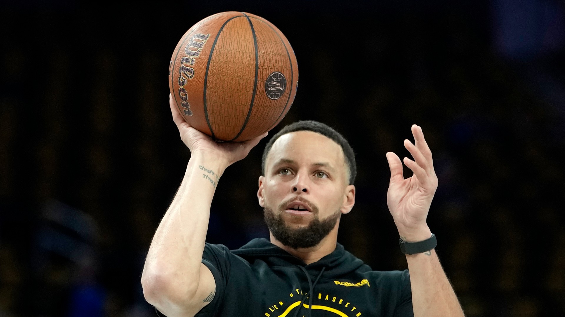 Curry to play through the pain