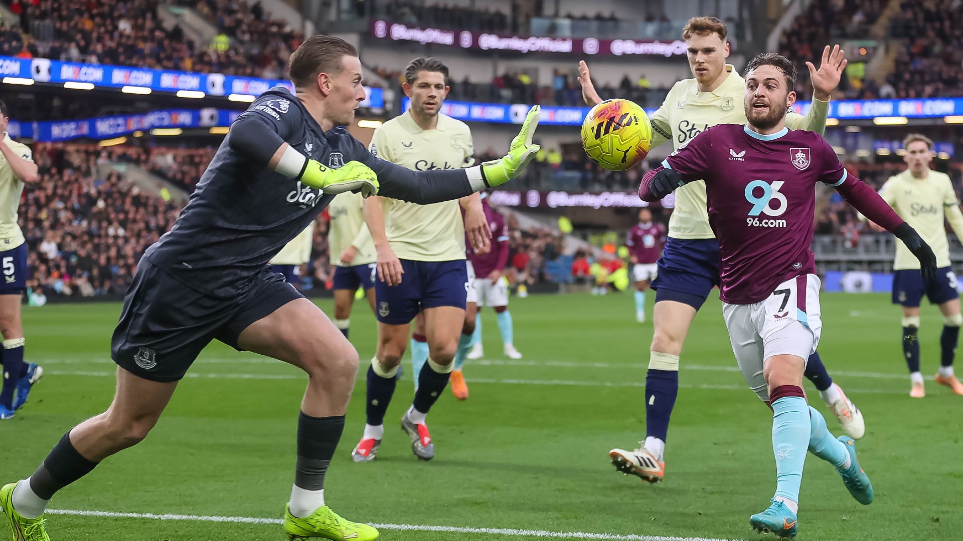 Report: Burnley 0-0 Everton