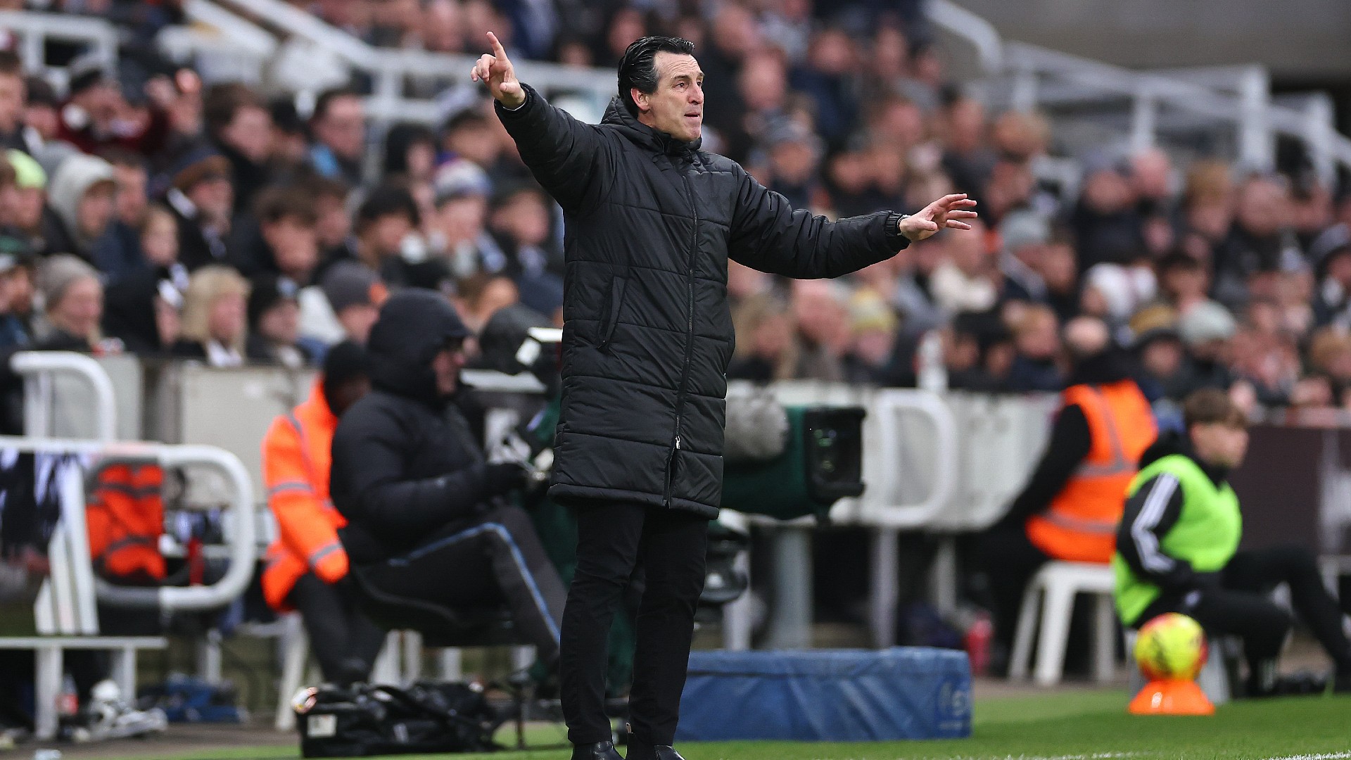 Emery hails 'extraordinary' Villa