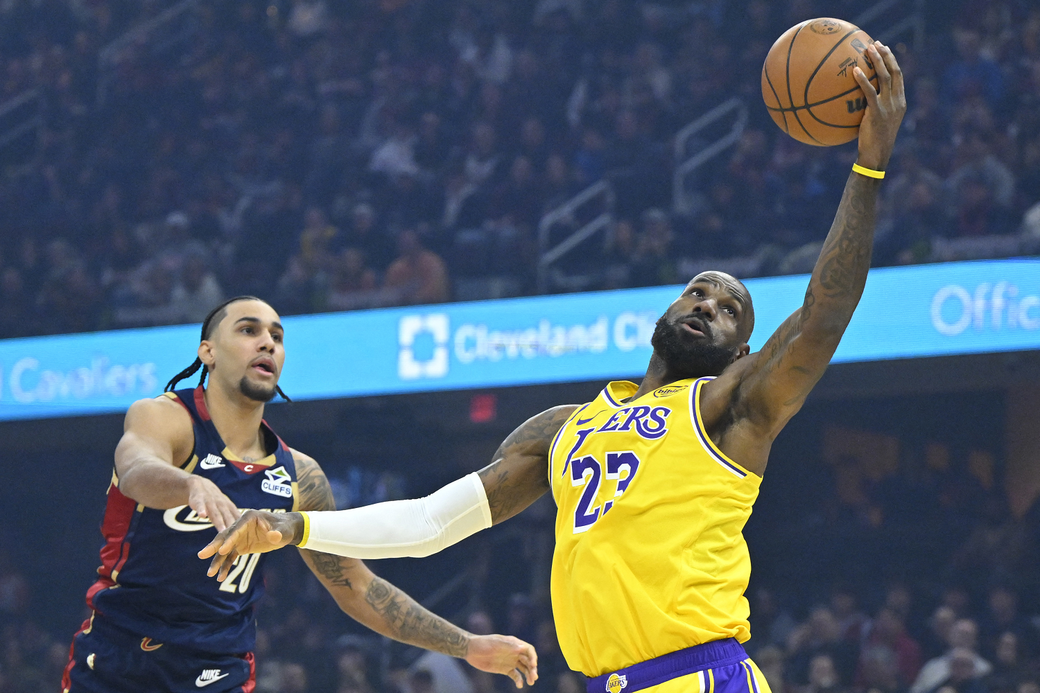 ليبرون جيمس