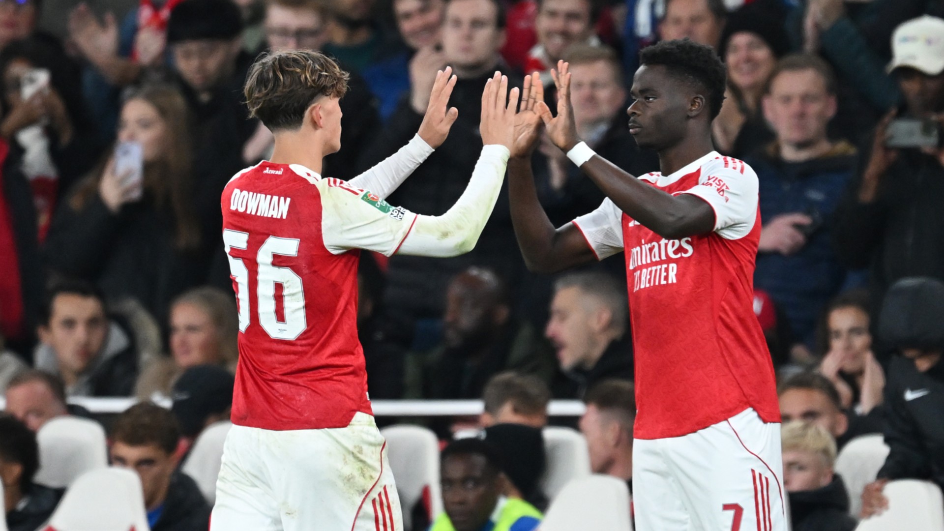 Dowman pens Arsenal deal