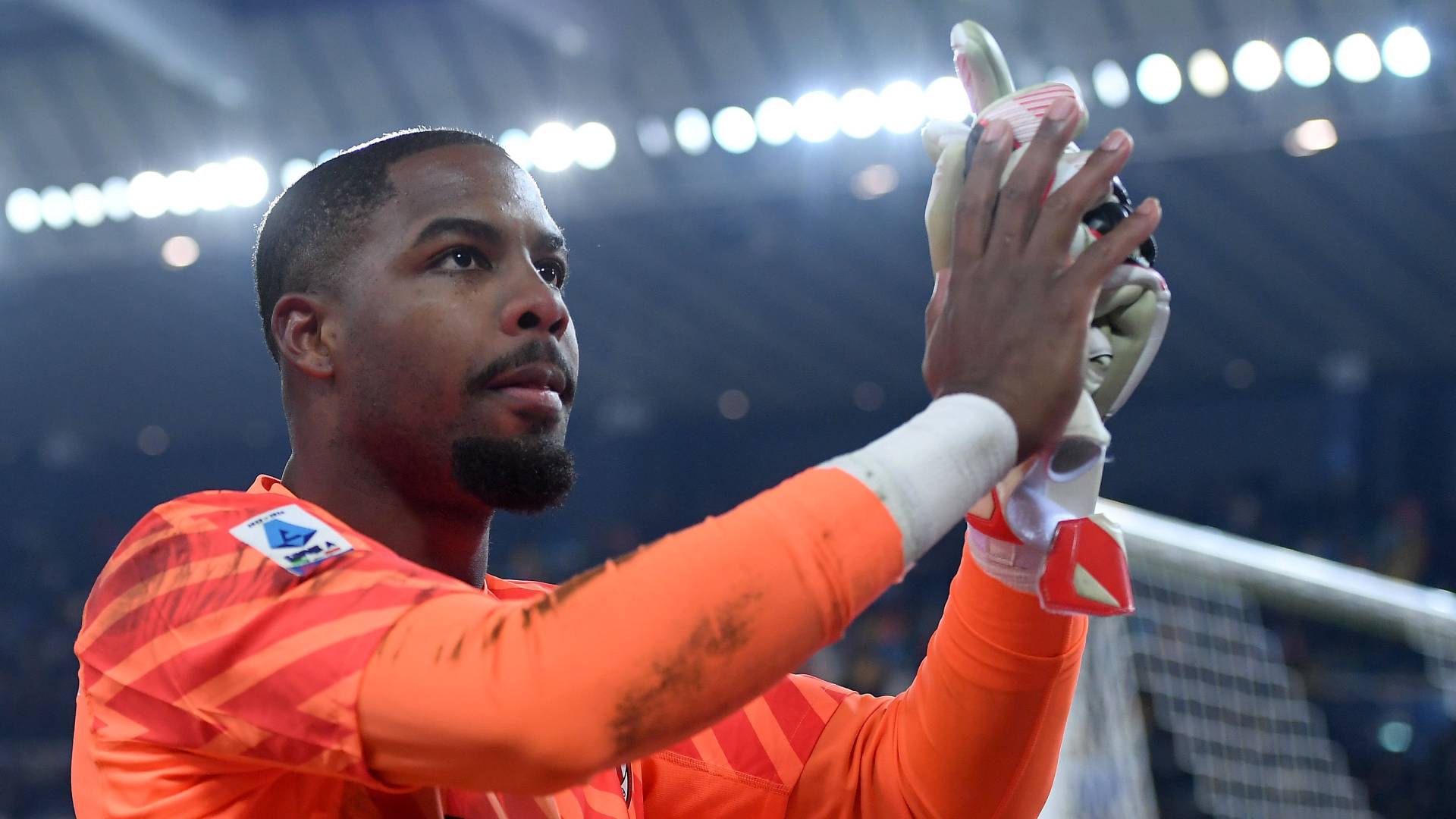 Maignan renews with AC Milan