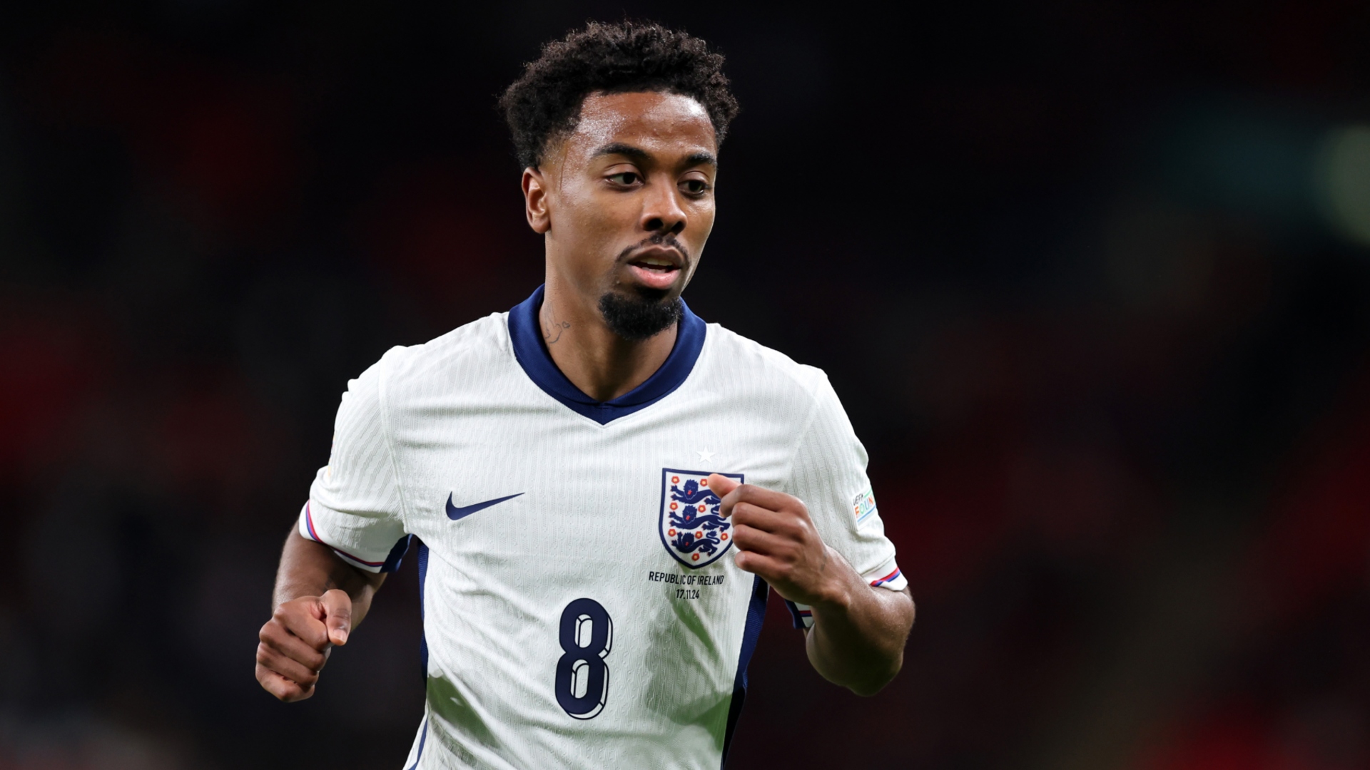 Wolves sign England's Gomes