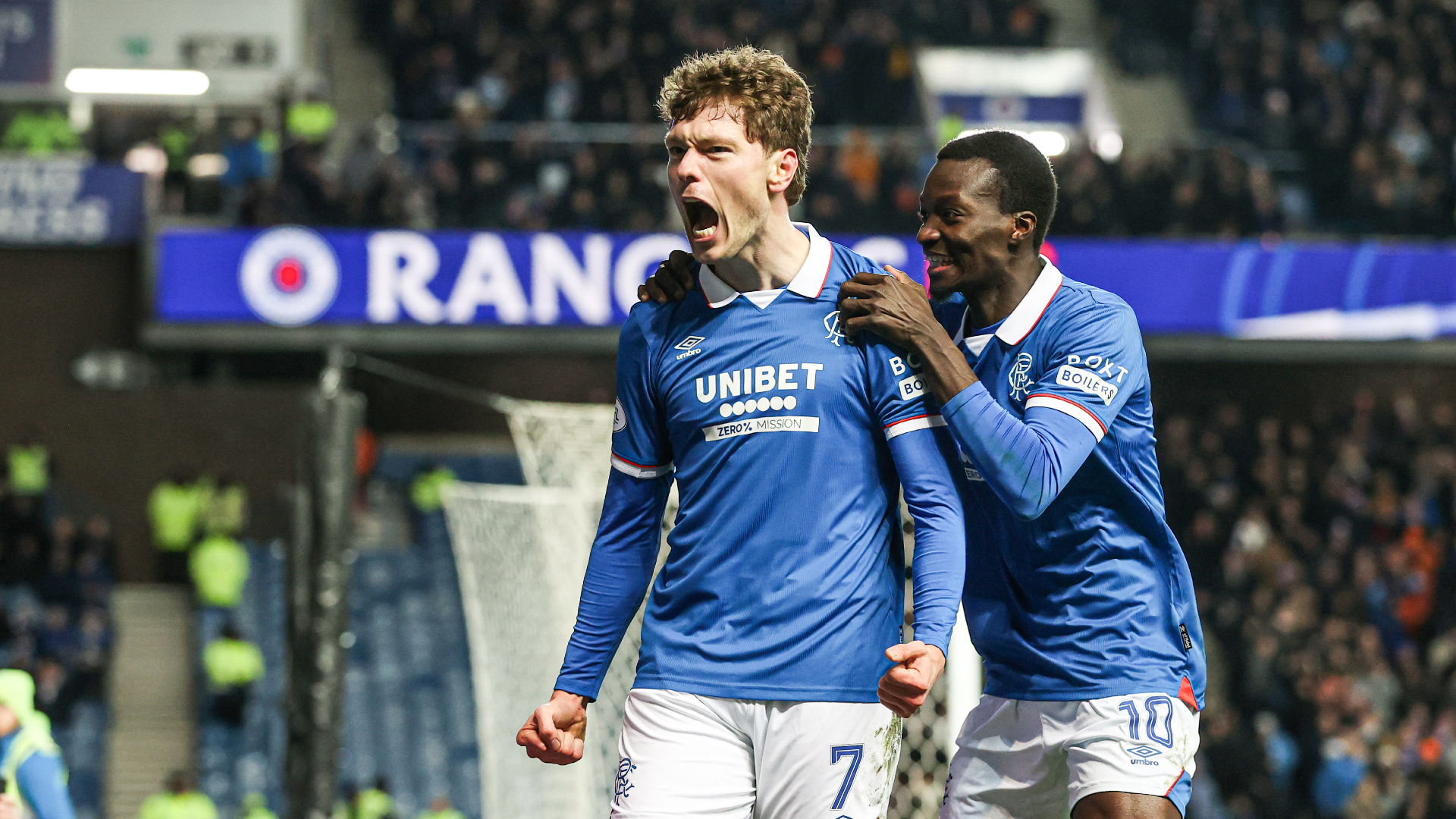 Rangers win big to cut Hearts' lead