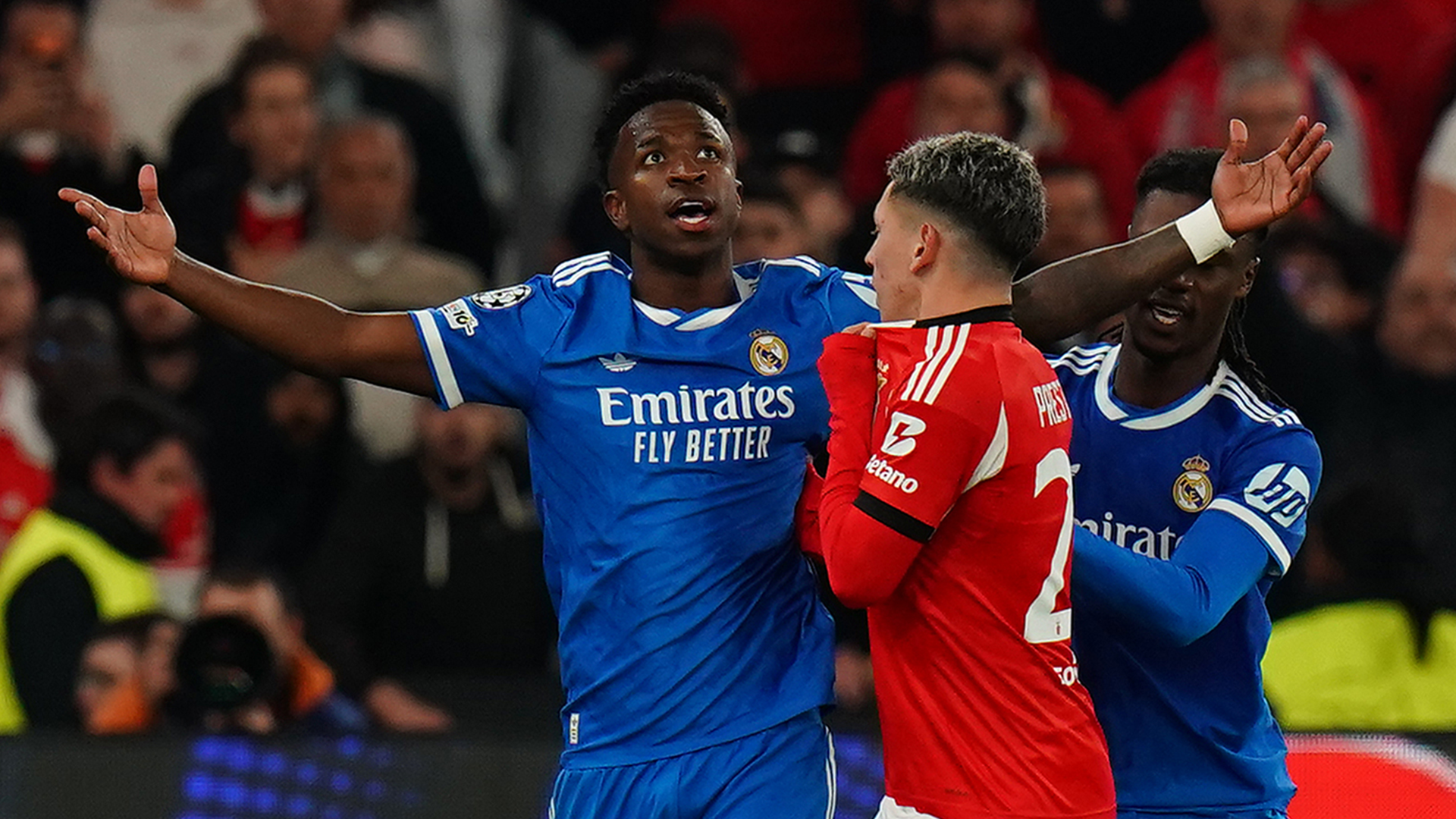 Vinicius Junior y Gianluca Prestianni