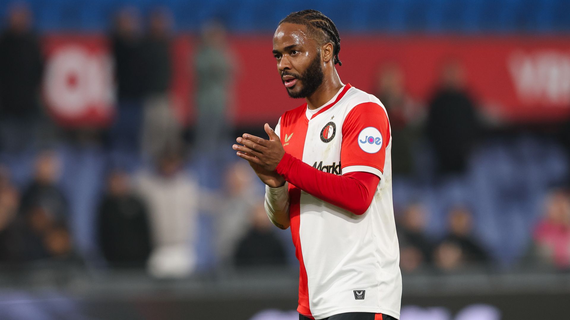 Van Persie defends Sterling