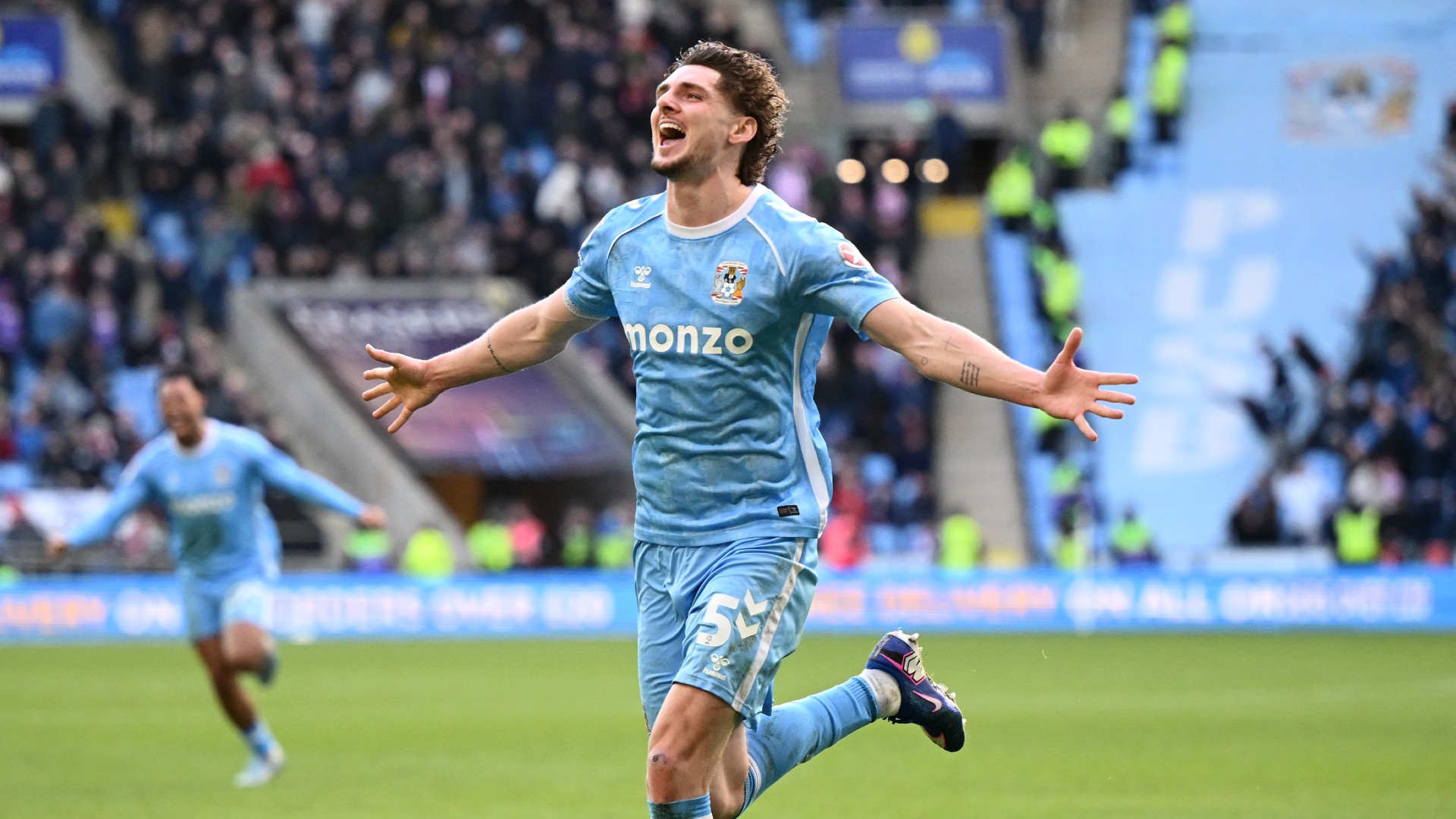 Coventry win late in Championship