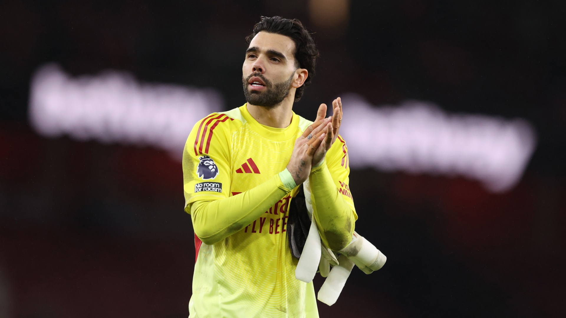 Arteta lauds 'leader' Raya