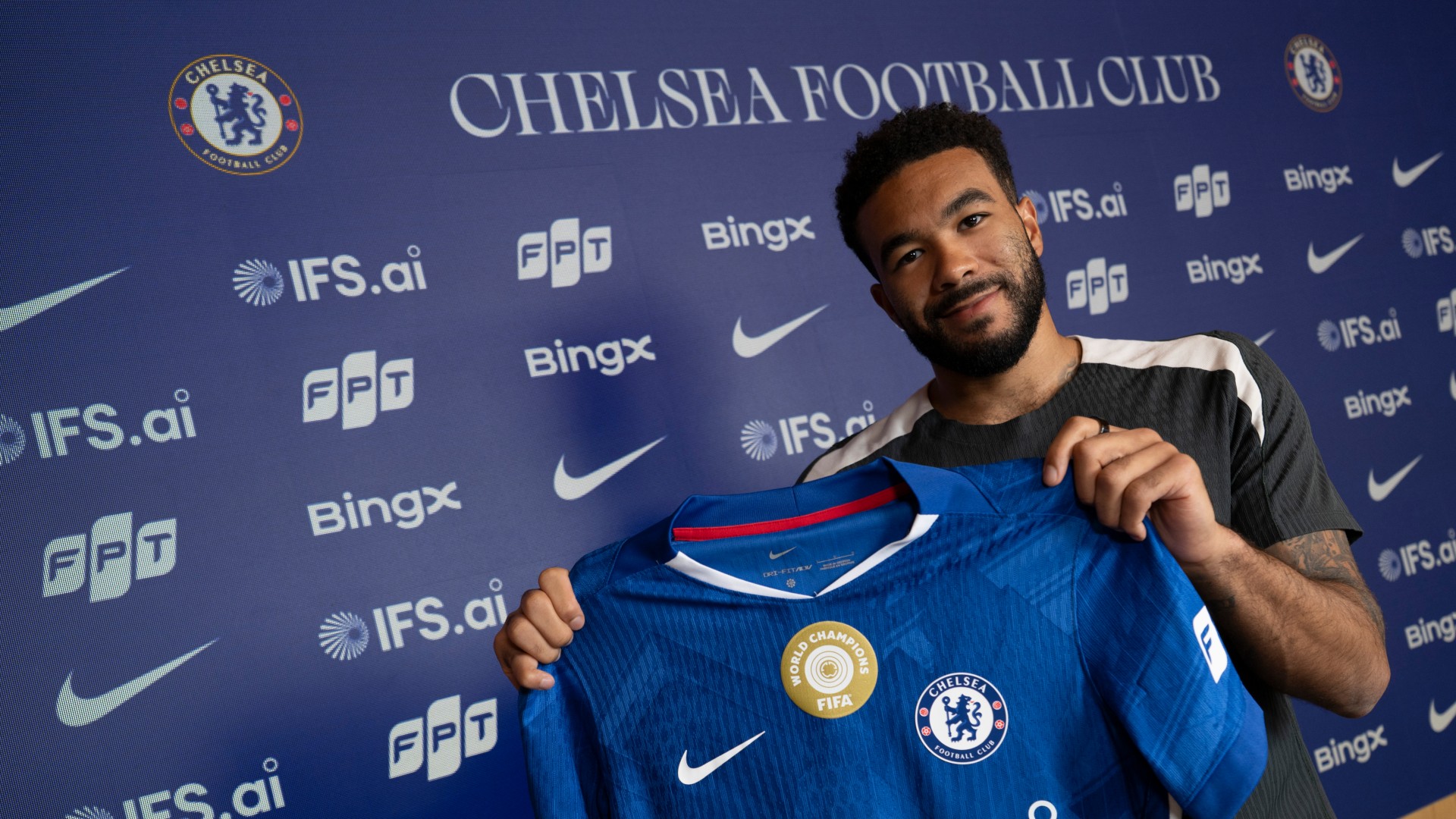 James signs new Chelsea deal